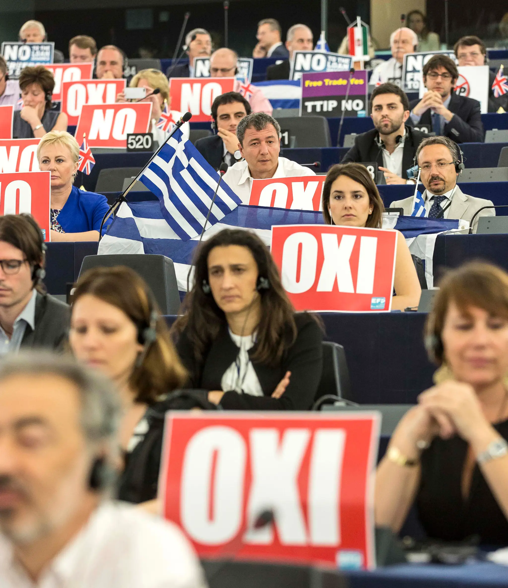 Europoslanci počúvajú vystúpenie gréckeho premiéra Alexisa Tsiprasa na pôde Európskeho parlamentu v Štrasburgu. 8. júla 