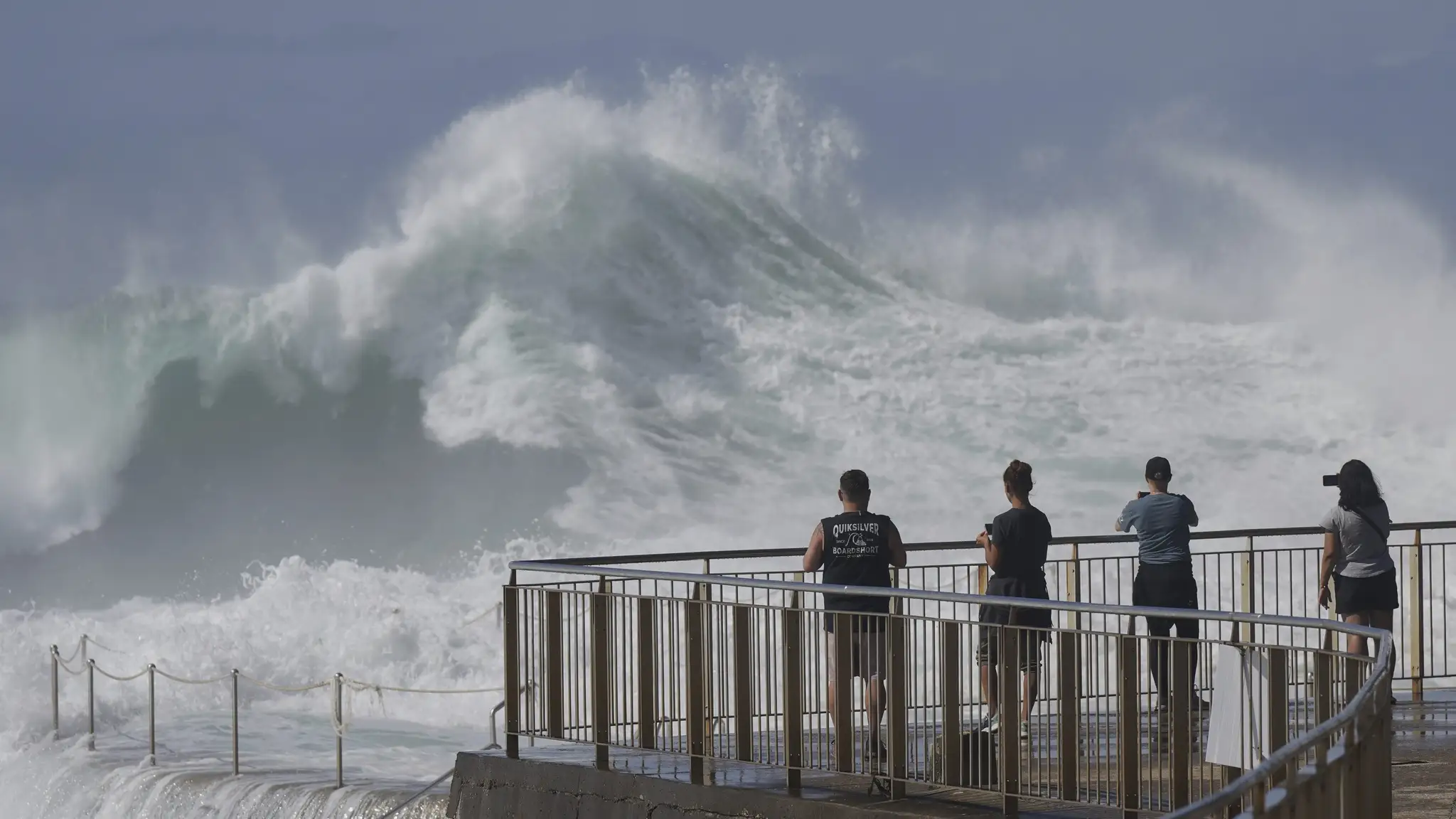 FOTO+VIDEO: Rozbúrené more, päťmetrové vlny. Austrálske pobrežie v Sydney zasiahol silný príboj