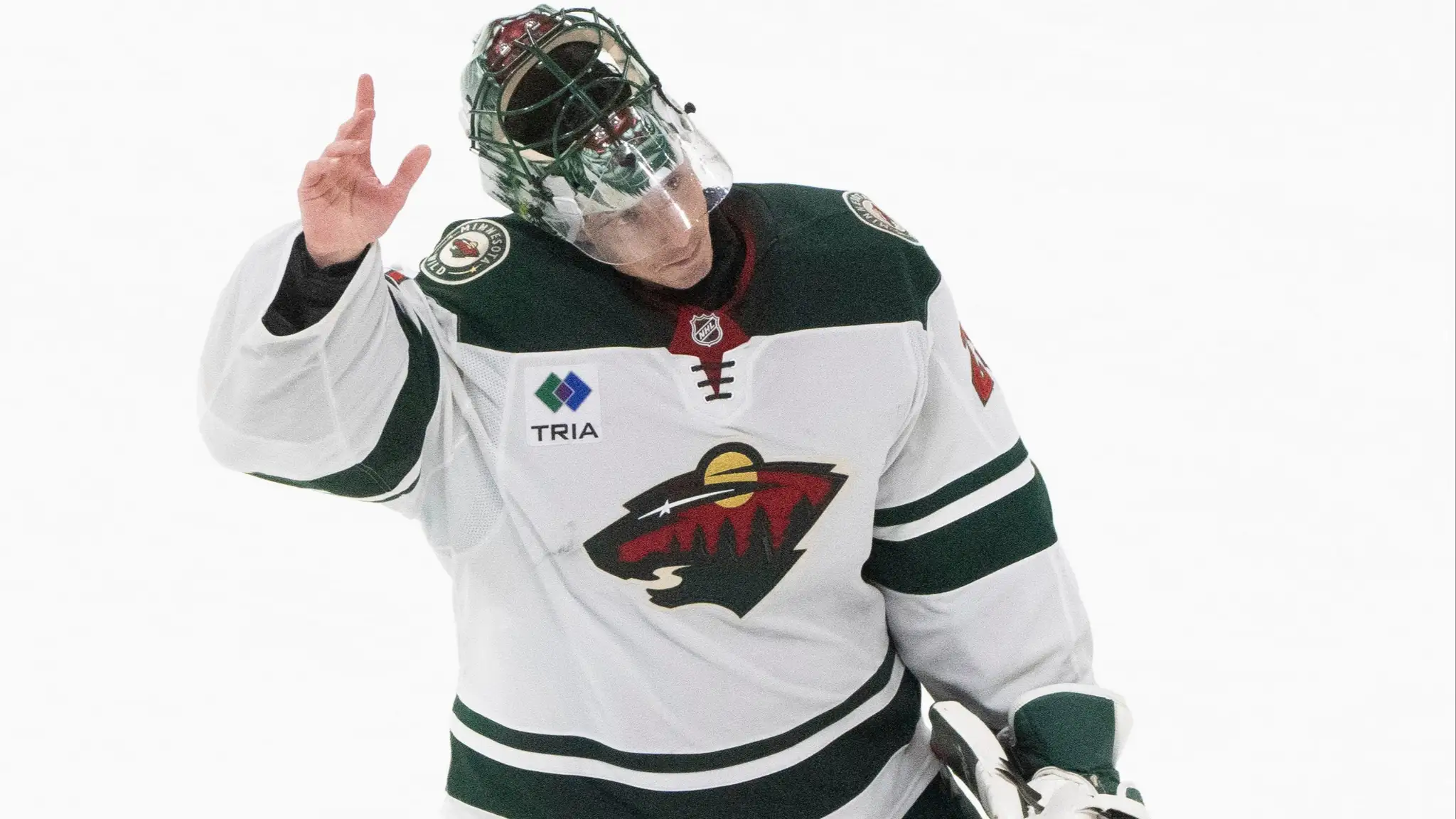 Brankár Minnesoty Wild Marc-Andre Fleury ďakuje divákom. (cropped)