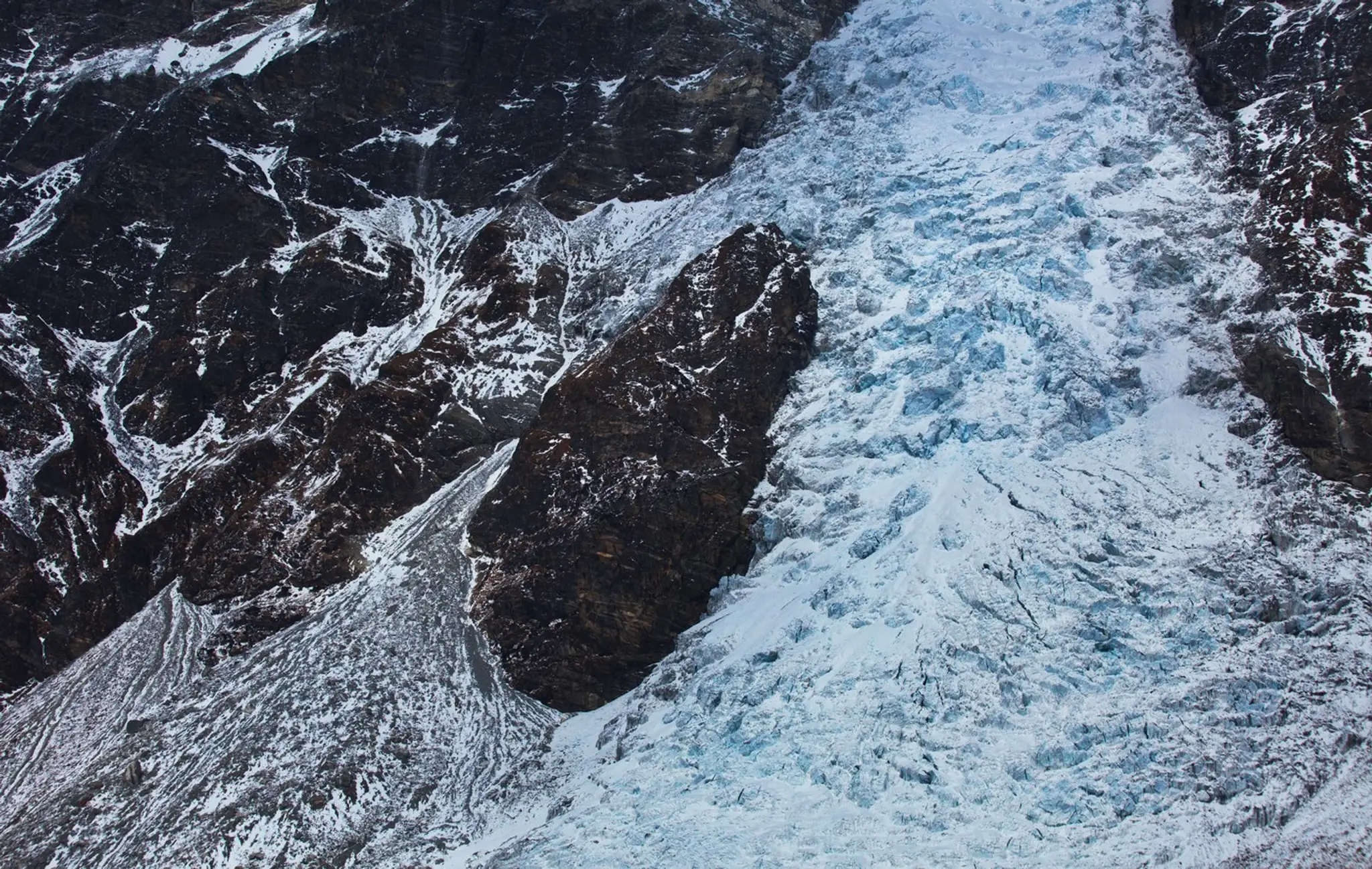 Ľadovec na hore Langtang Lirung.