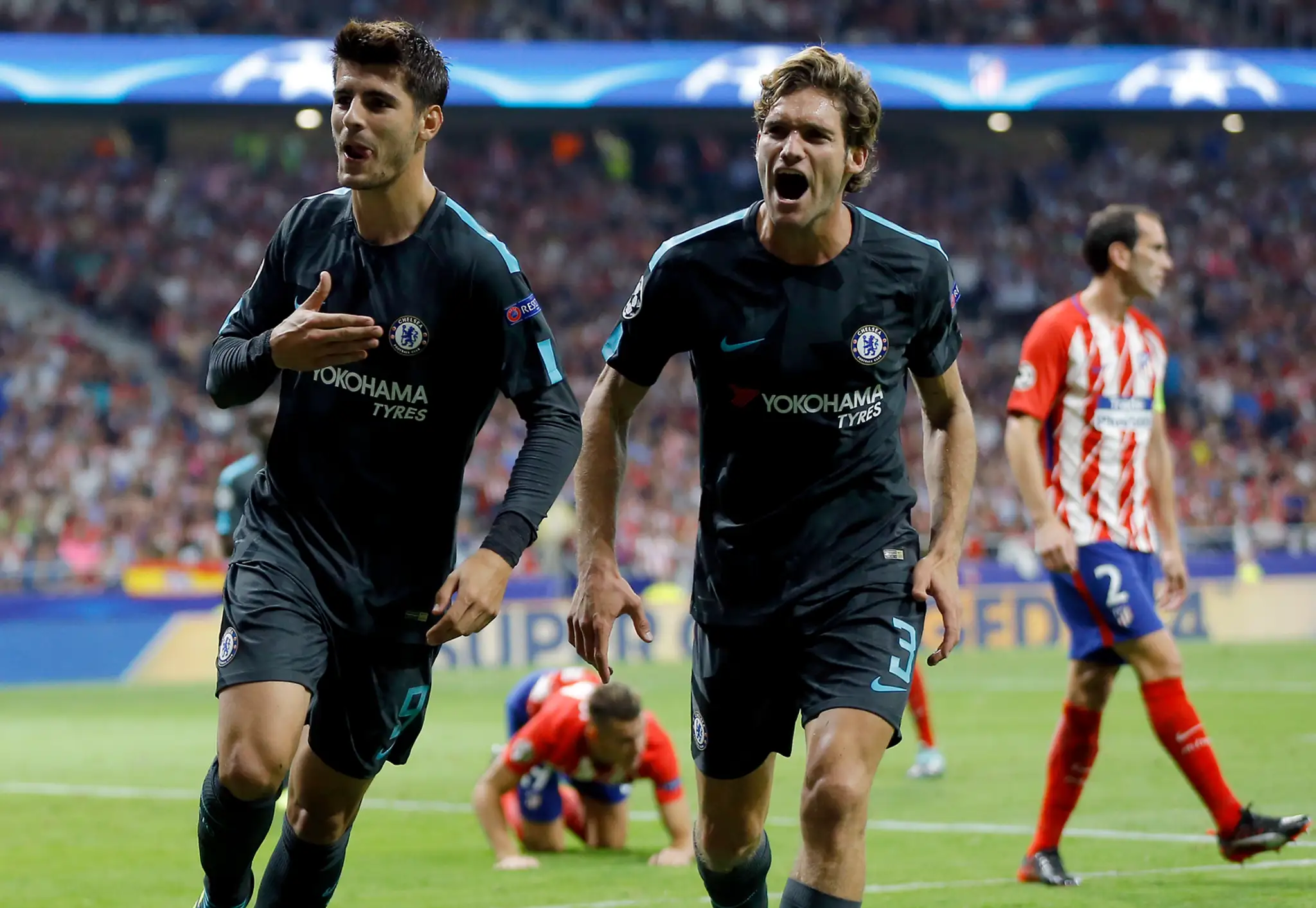 Kanonier Barcelony Luis Suárez jasá po góle v dueli LM proti Sportingu Lisabon.