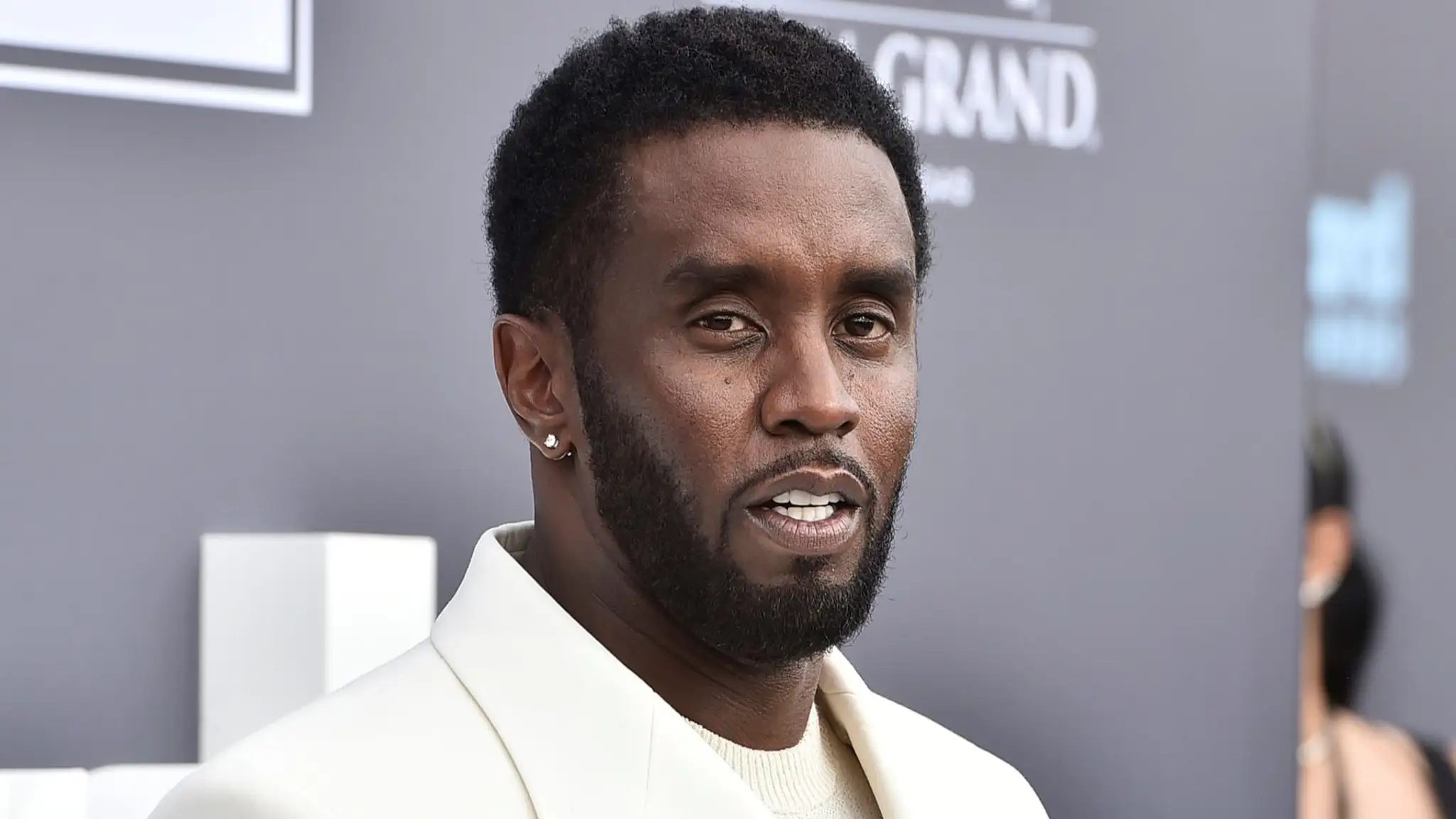 Znásilnenie, obchodovanie s ľuďmi a zastrašovanie. Začína sa súd so Seanom „Diddy“ Combsom, hrozí mu doživotie