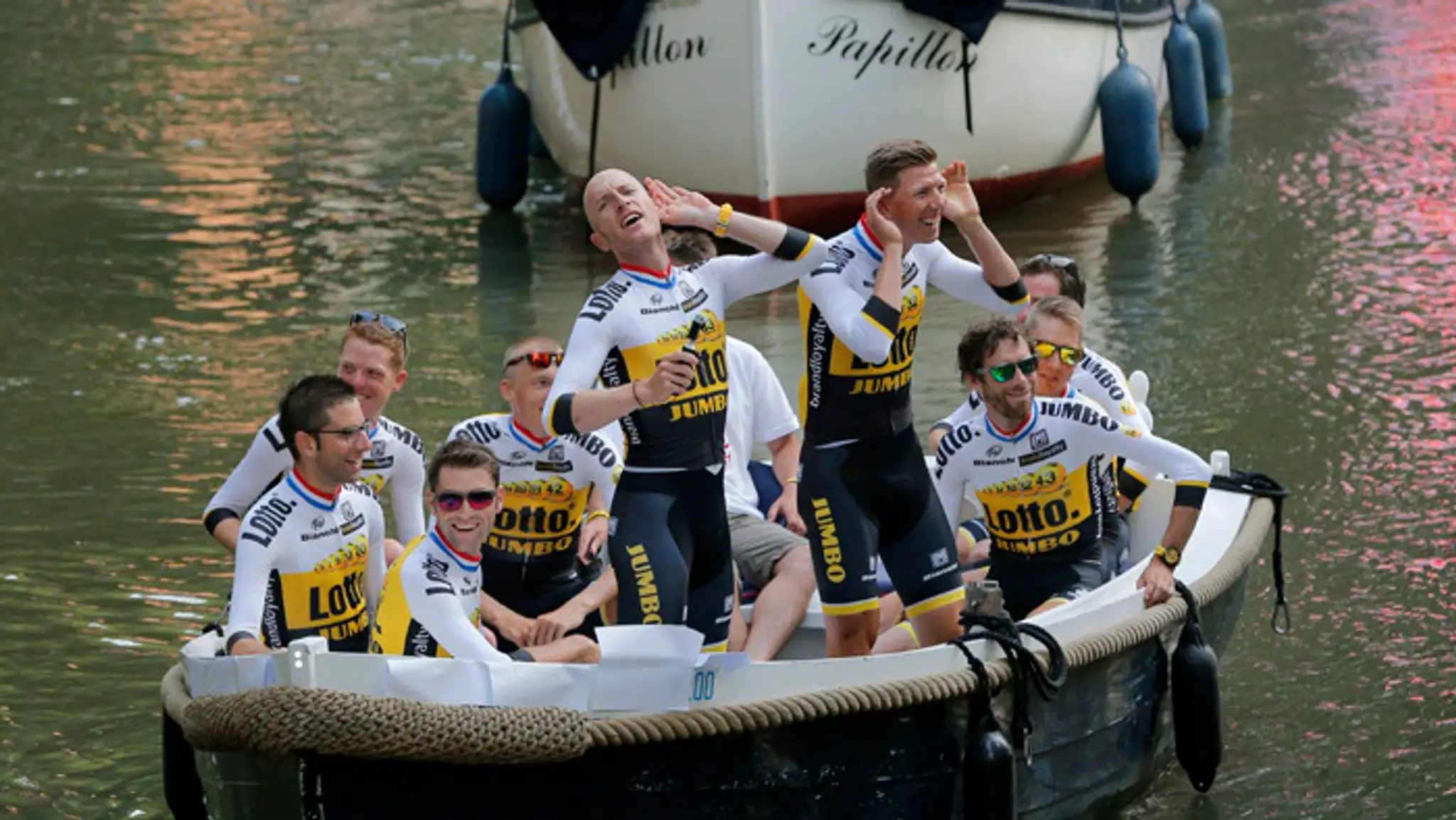 Tím Lotto Jumbo - Jos van Emden (v strede) a Sep Vanmarcke.