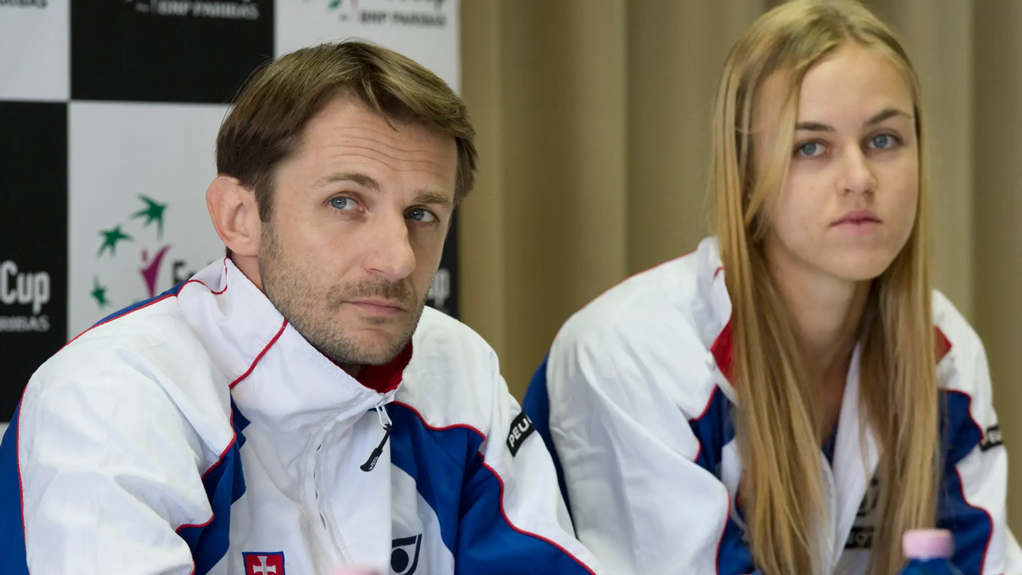 Anna Karolína Schmiedlová a kapitán Matej Lipták.