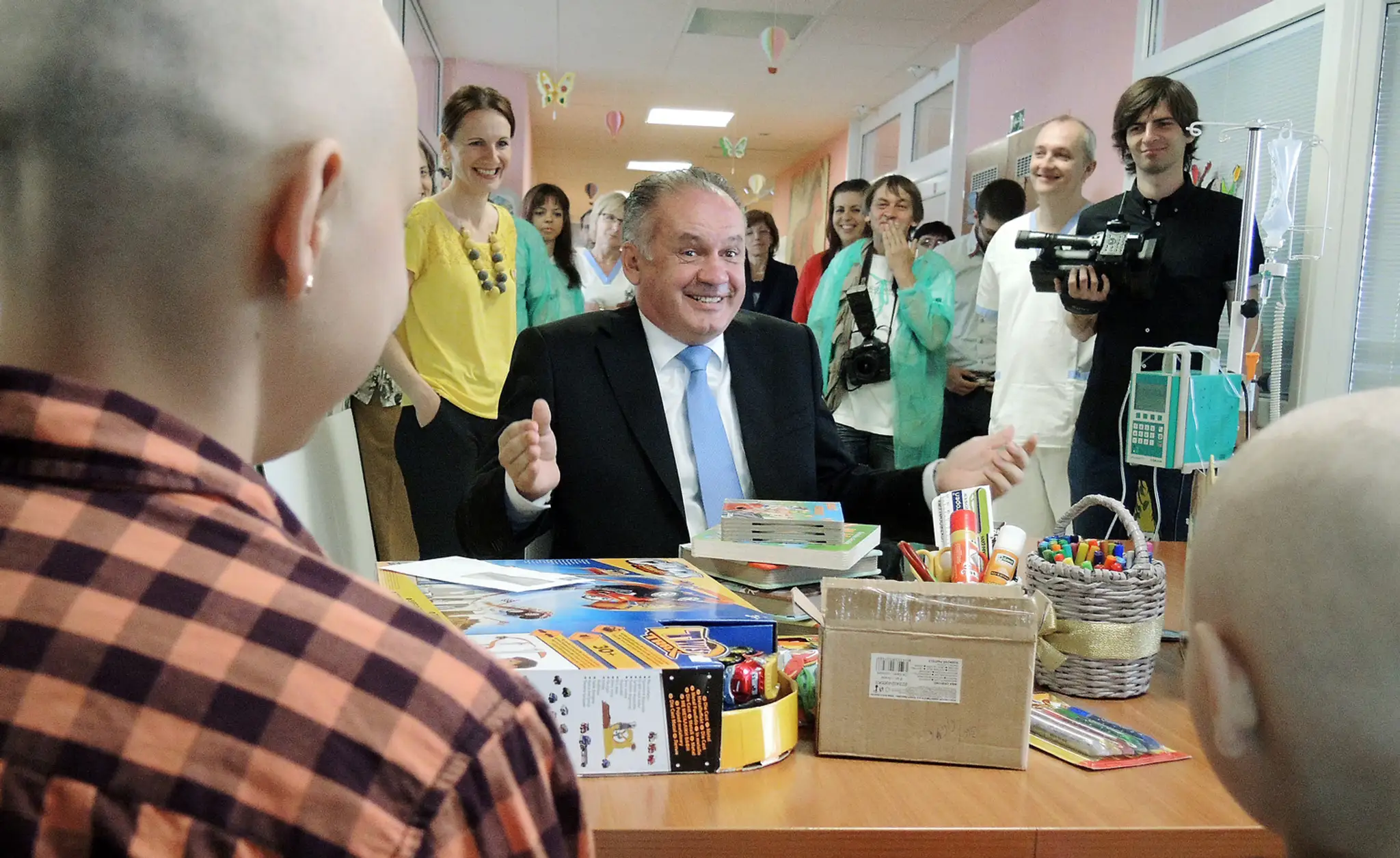 Na snímke uprostred prezident SR Andrej Kiska