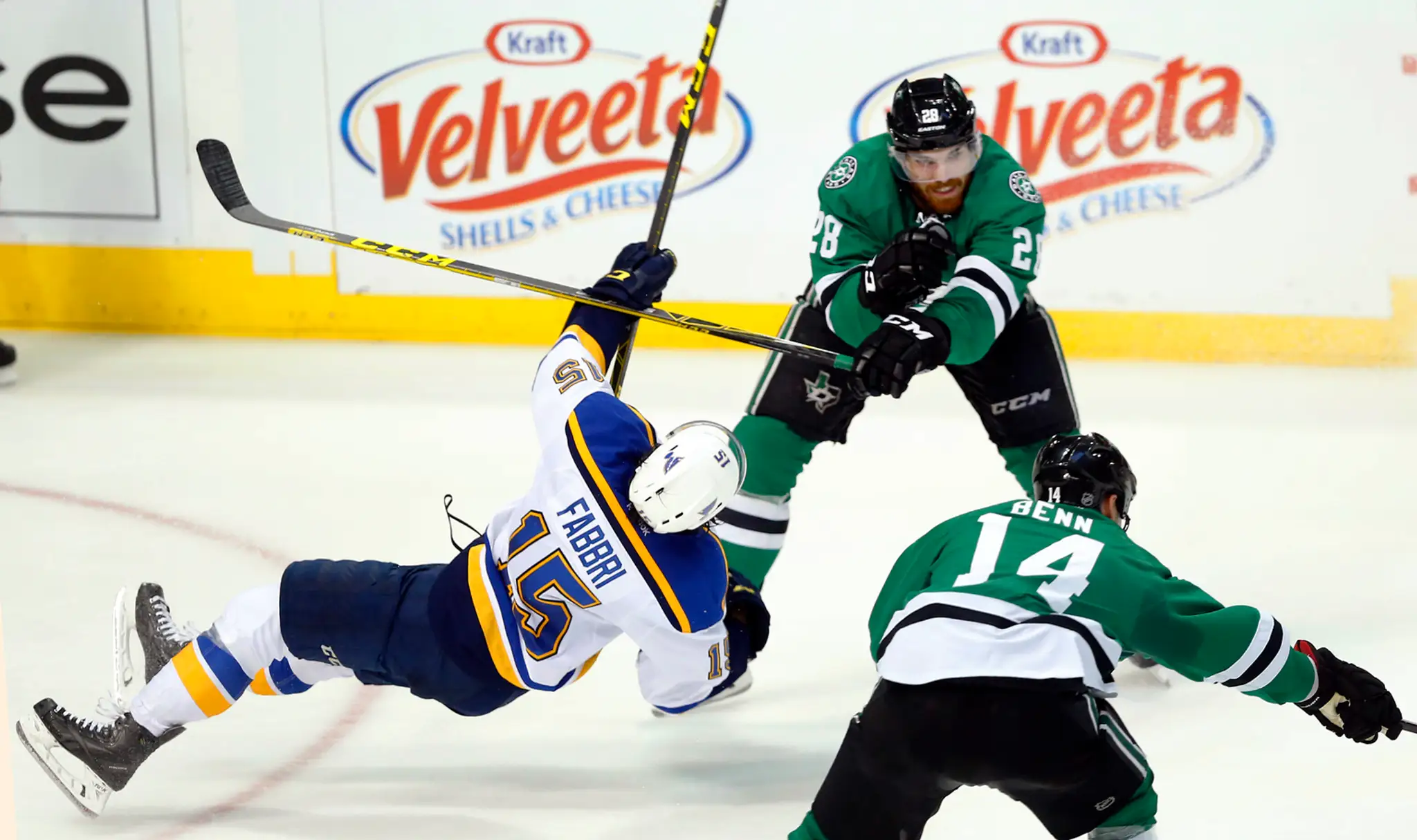 Hokejisti Dallasu zvíťazili v prvom semifinálovom zápase play off Západnej konferencie zámorskej NHL nad St. Louis 2:1.