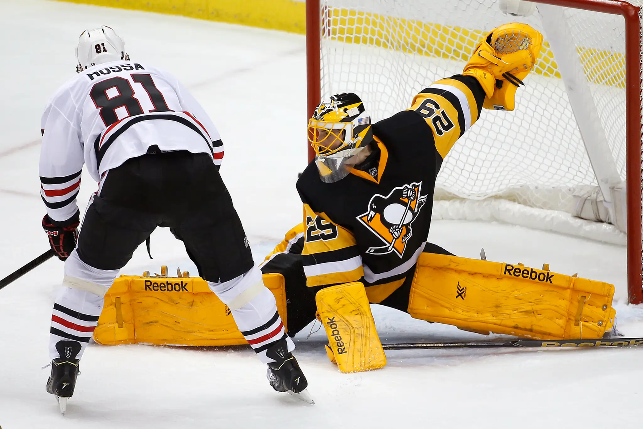 Marián Hossa skóroval proti Pittsburghu desiatykrát v sezóne a 474.-krát v kariére v NHL.