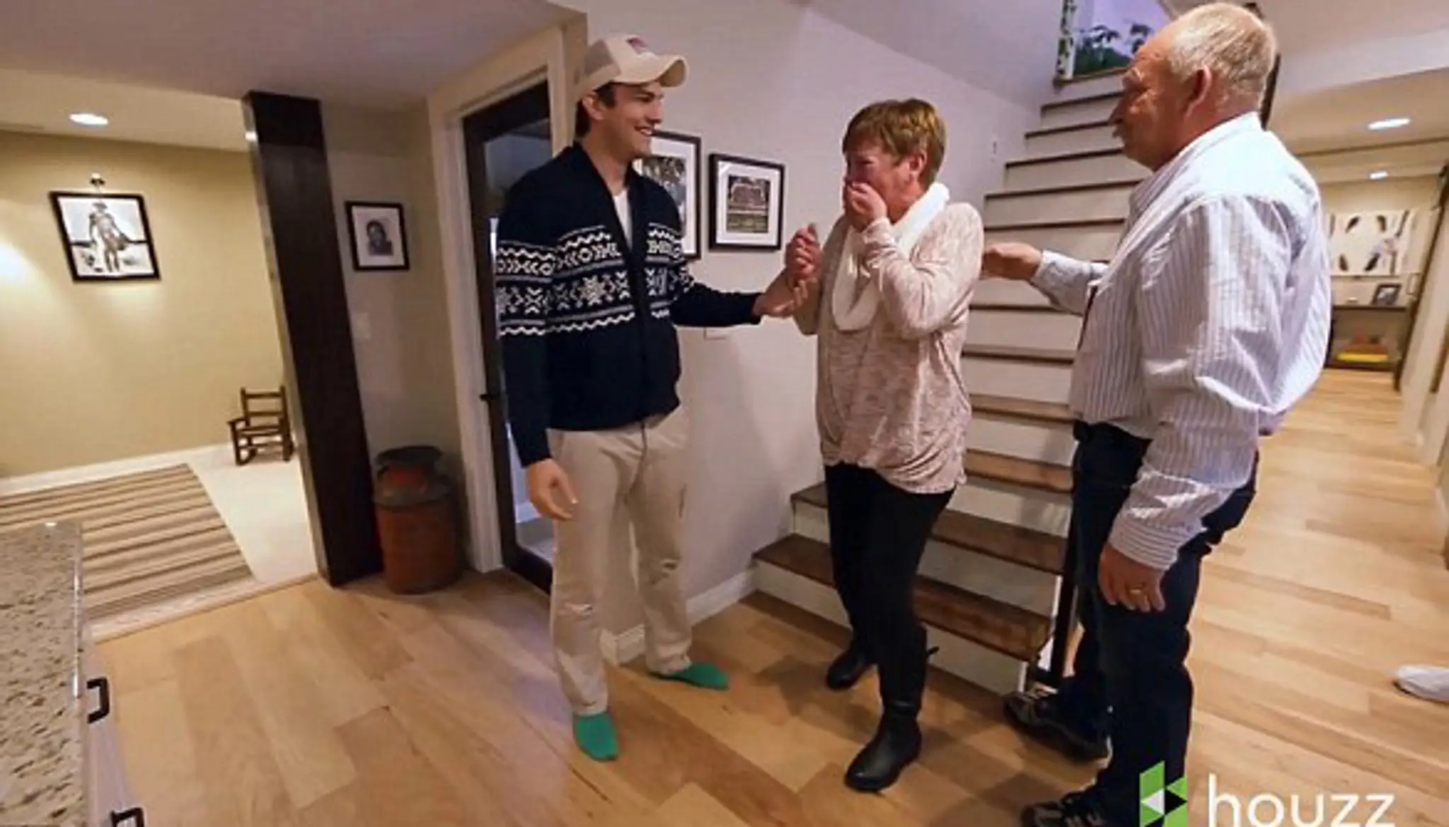Ashton Kutcher prerobil svojej mame dom.