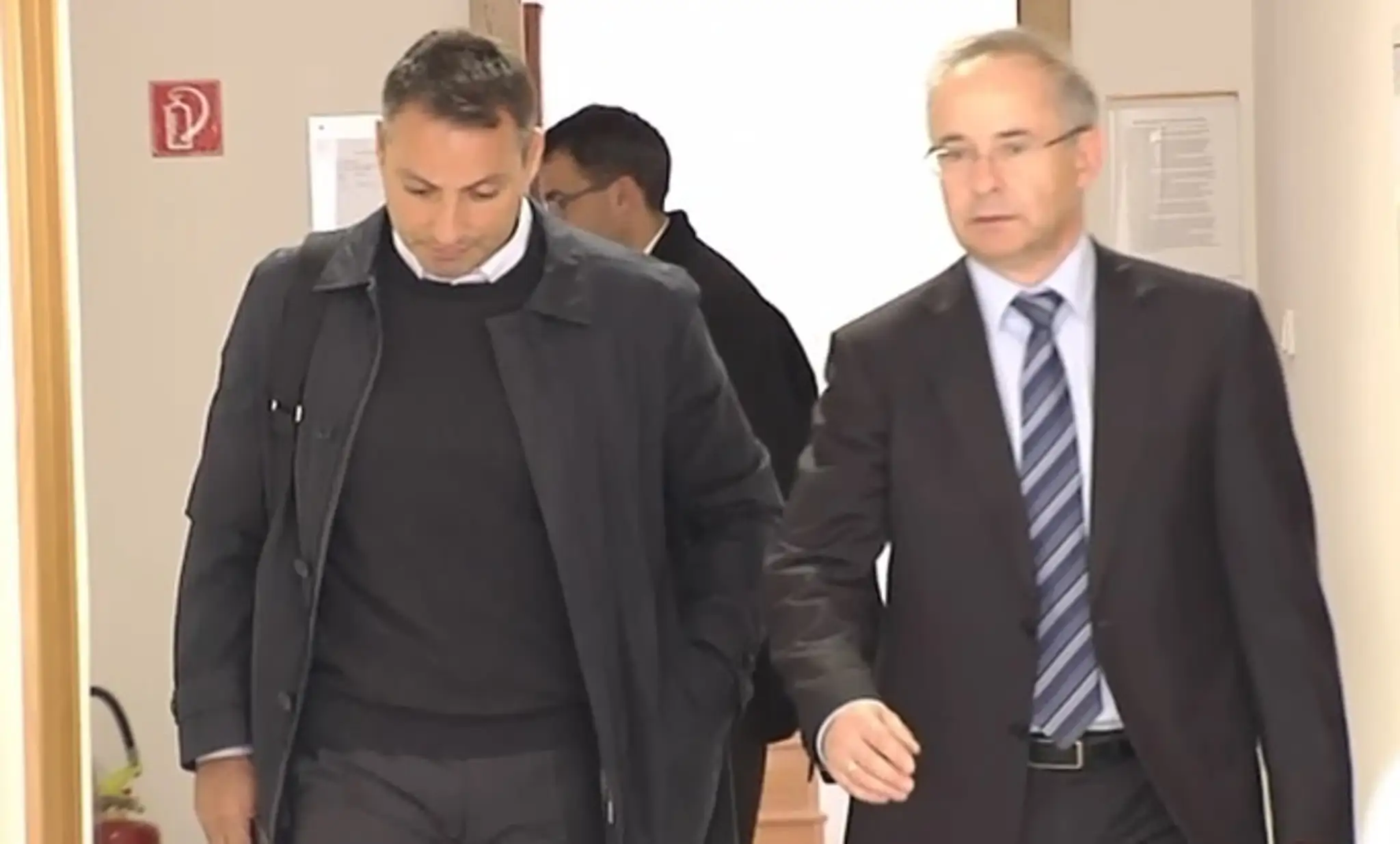 Ján Daniš (vľavo) prichádza na súd