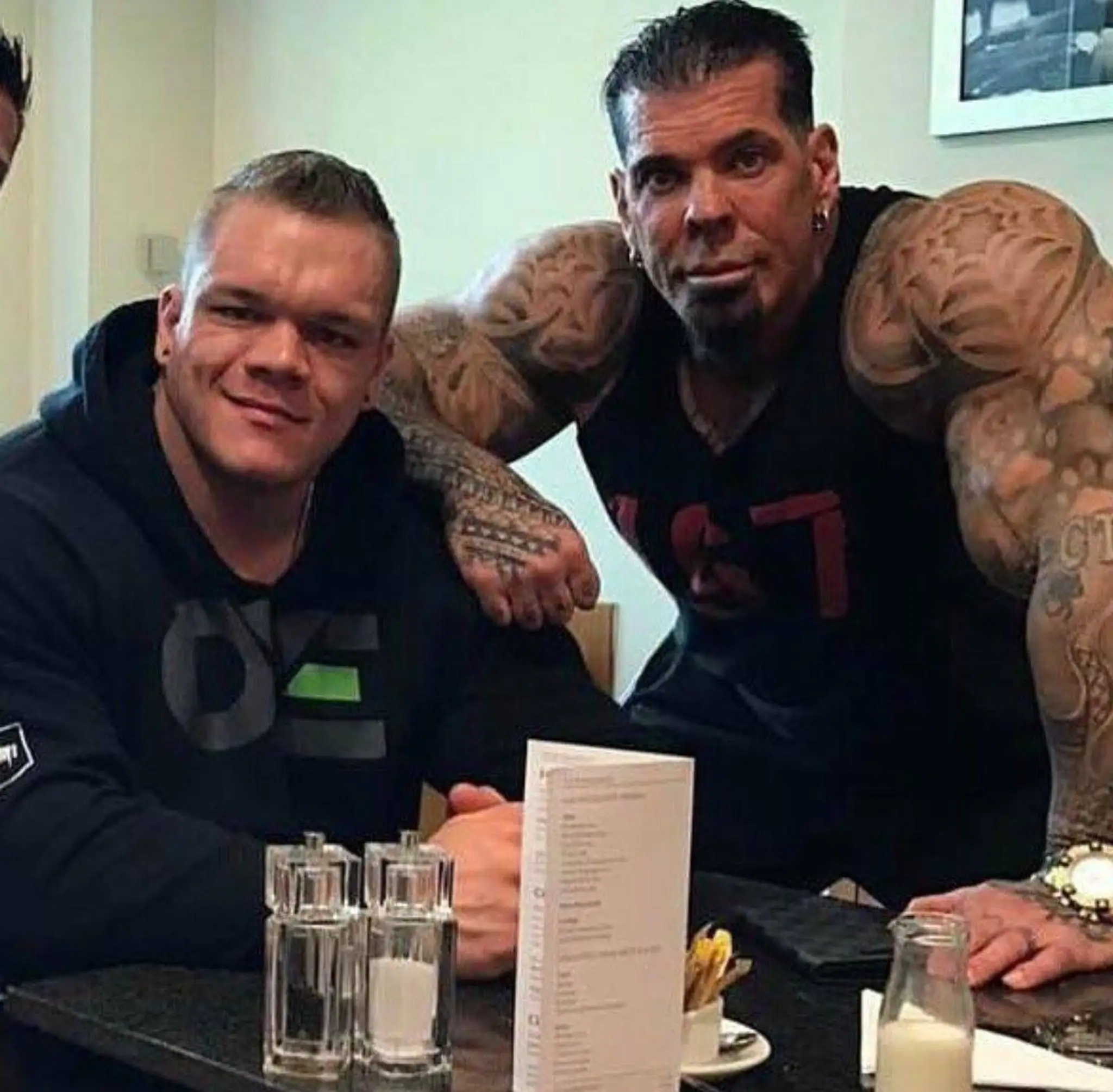 Dallas Mc Carver (†26) a Rich Piana (†46).