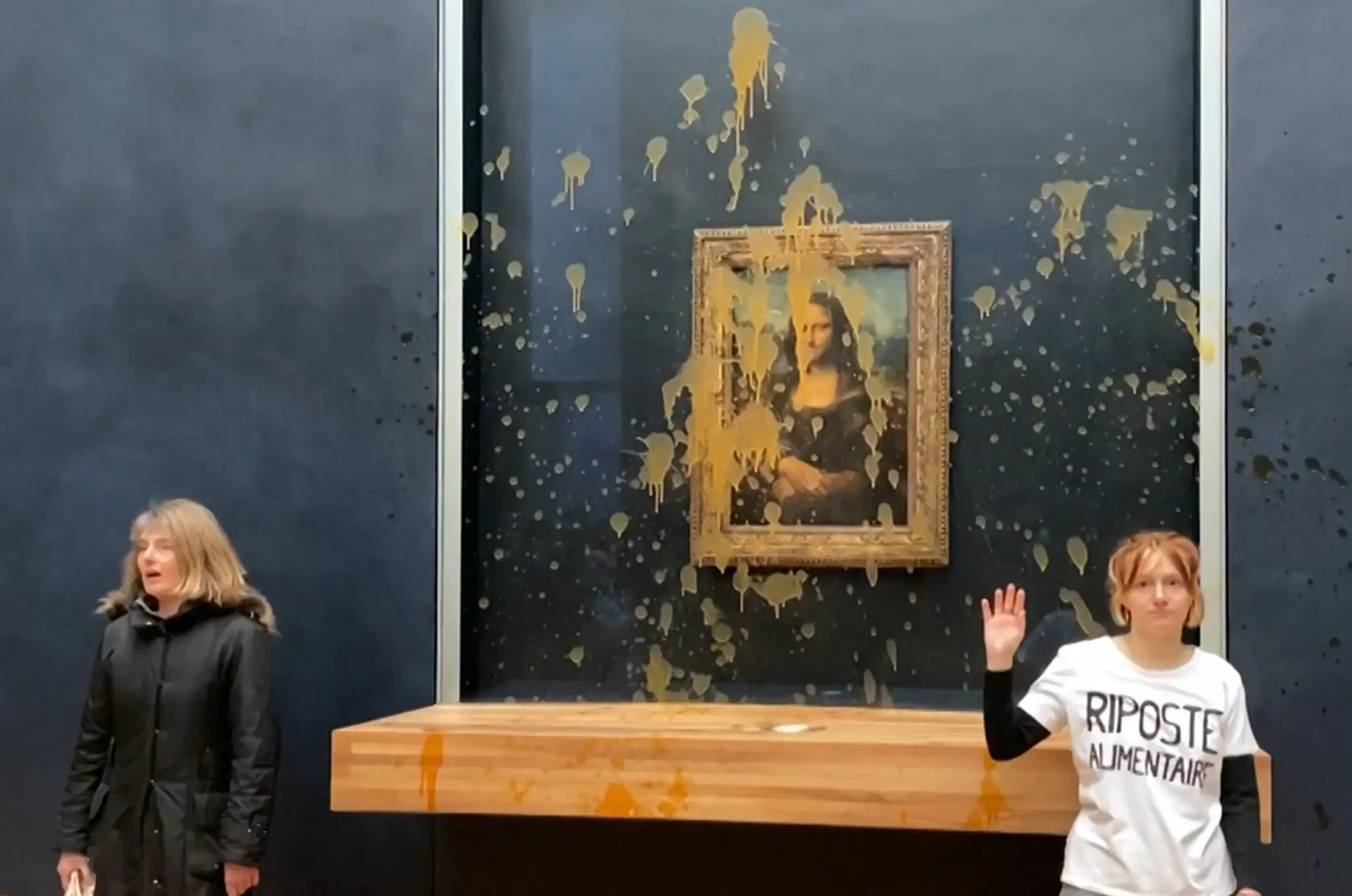 Aktivistky znečistili ochranné sklo Mony Lisy