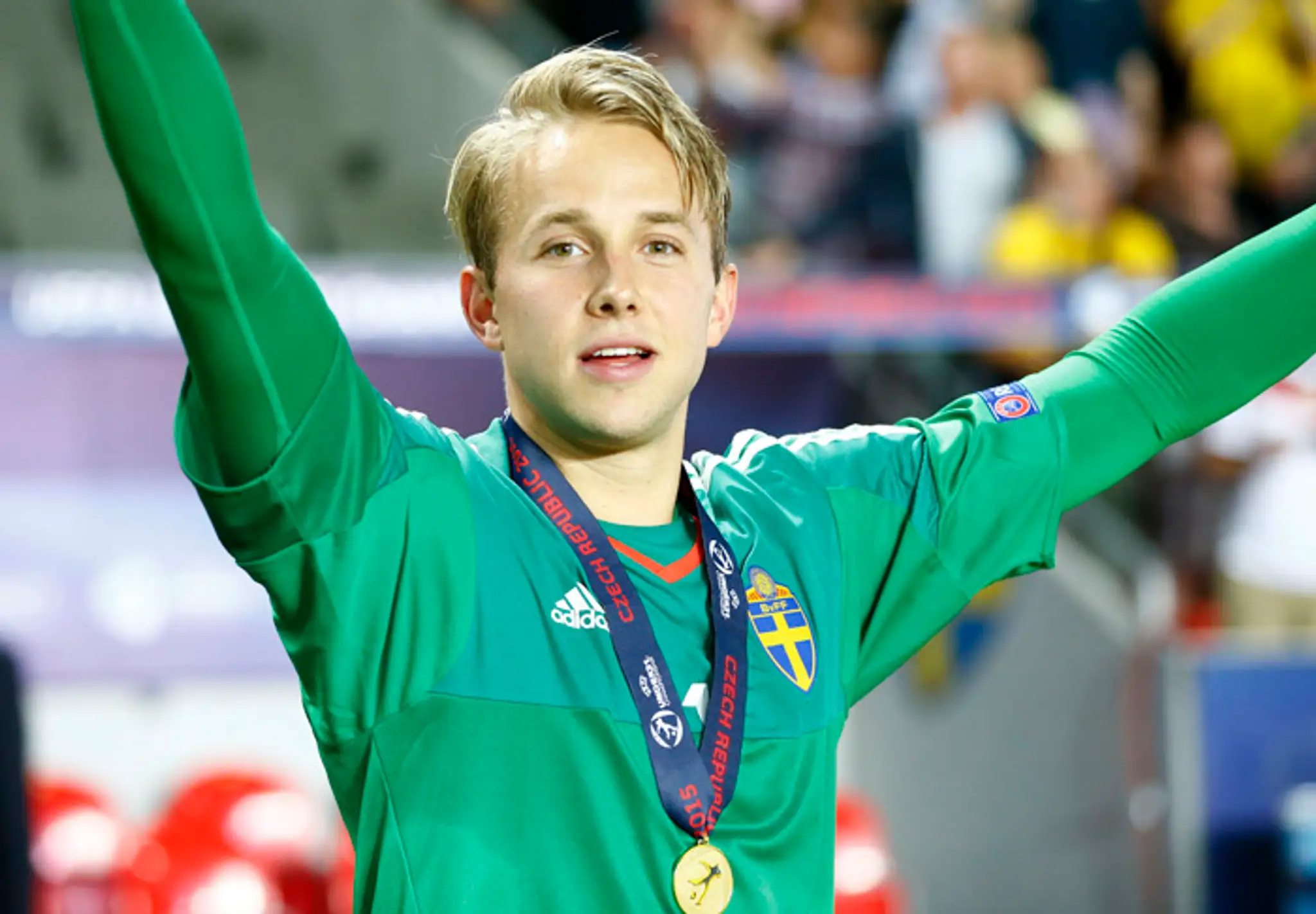 Švédsky bankár Patrik Carlgren oslavuje víťazstvo na ME do 21 rokov.