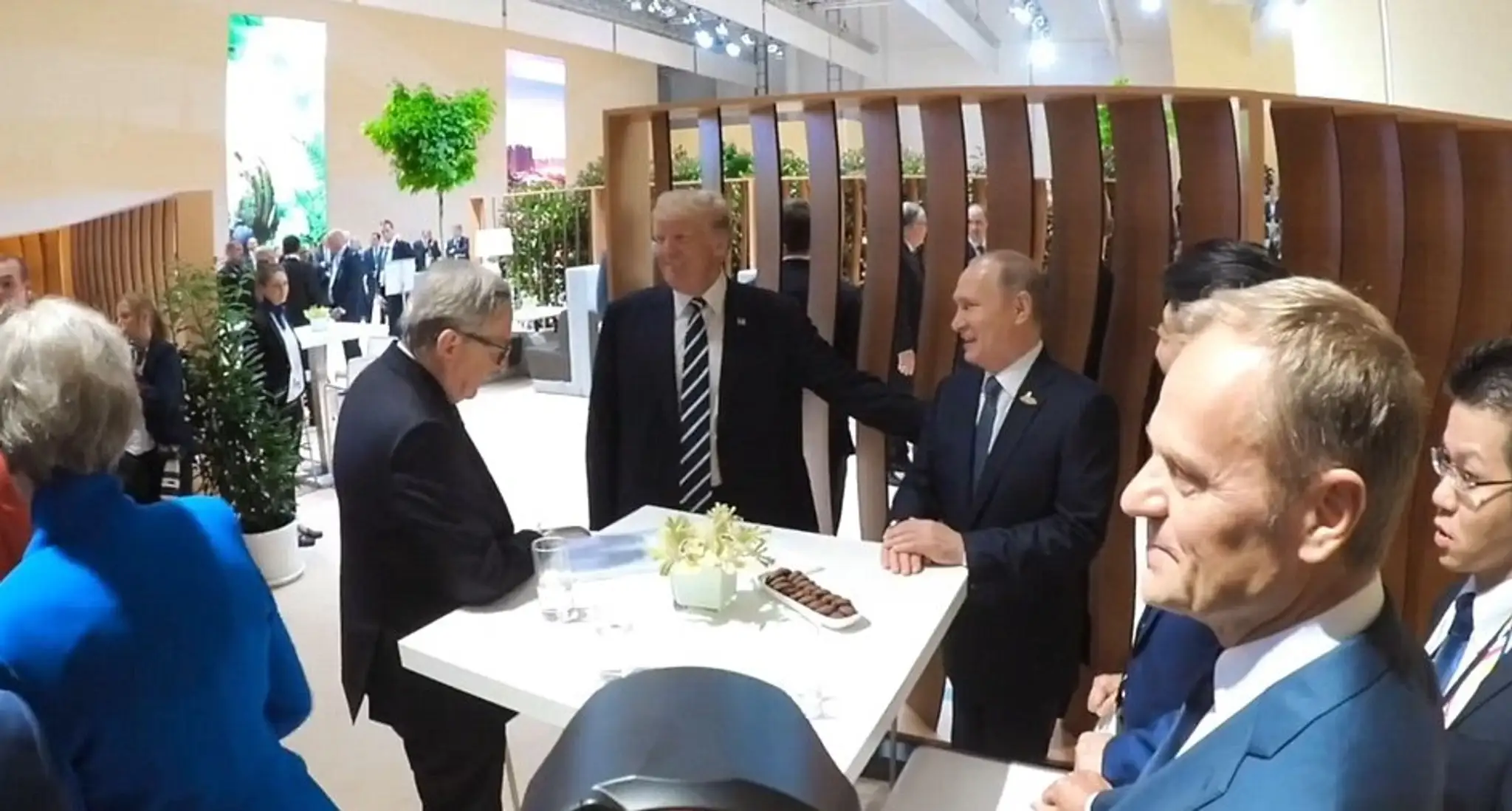 Štátnici pokračovali v priateľskej debate.