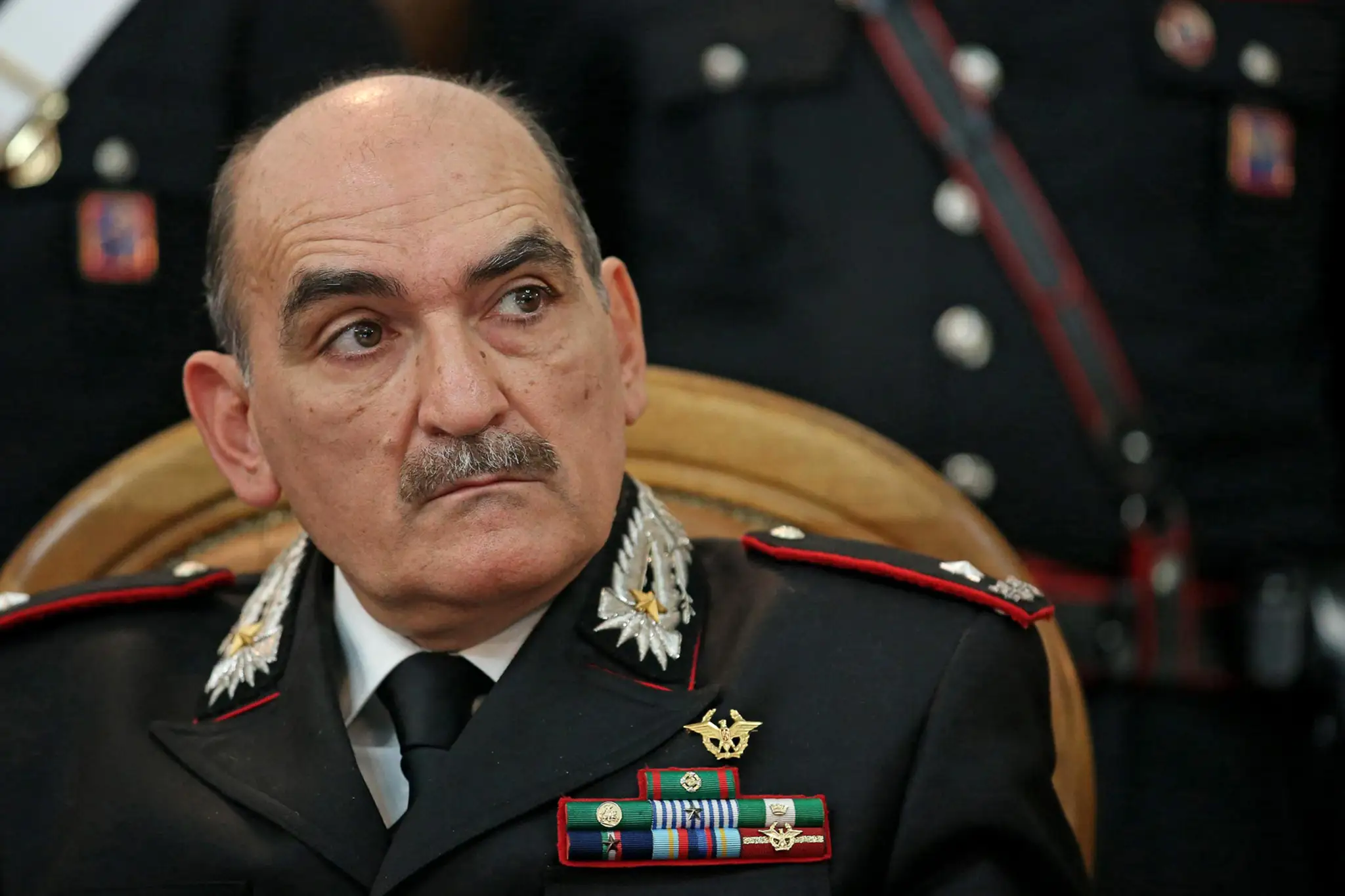 Generál Giuseppe Governale na tlačovej konferencii