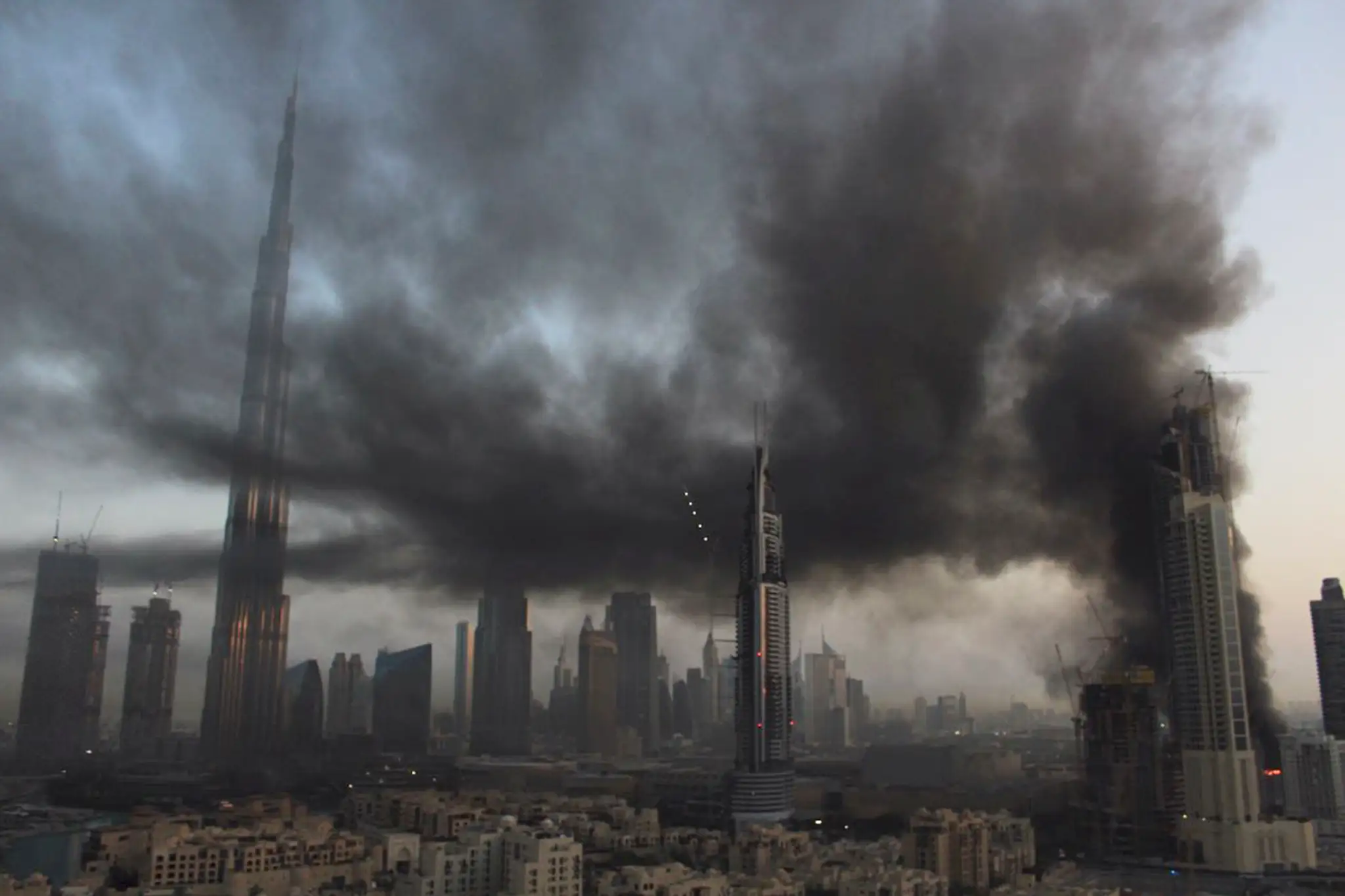 Požiar vypukol neďaleko najväčšieho nákupného strediska v Dubaji.