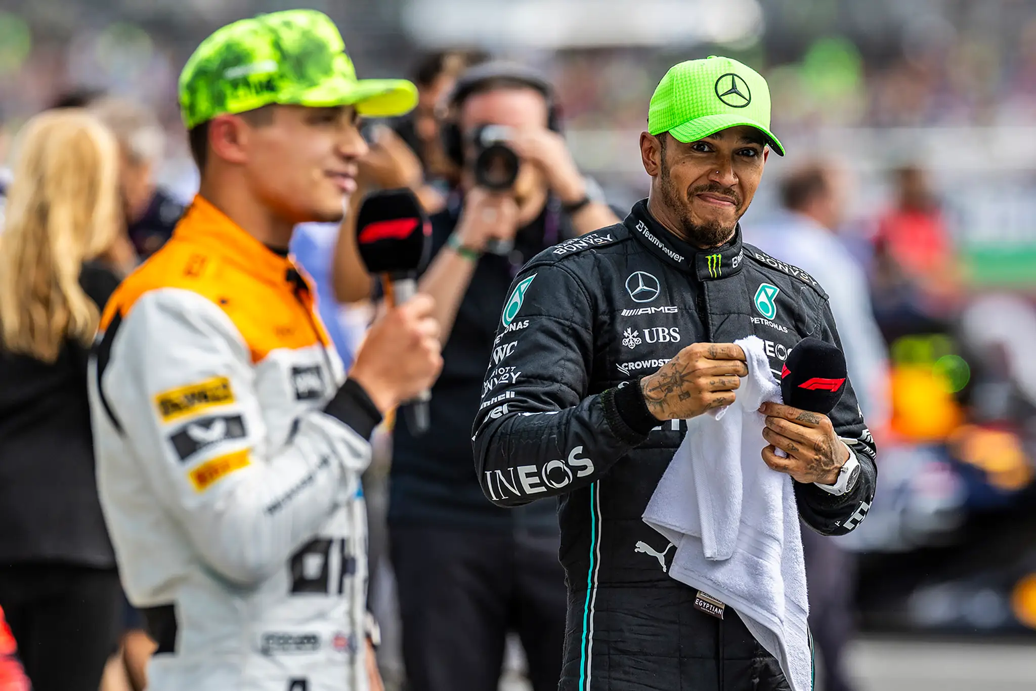 Britský pilot Mercedesu Lewis Hamilton.
