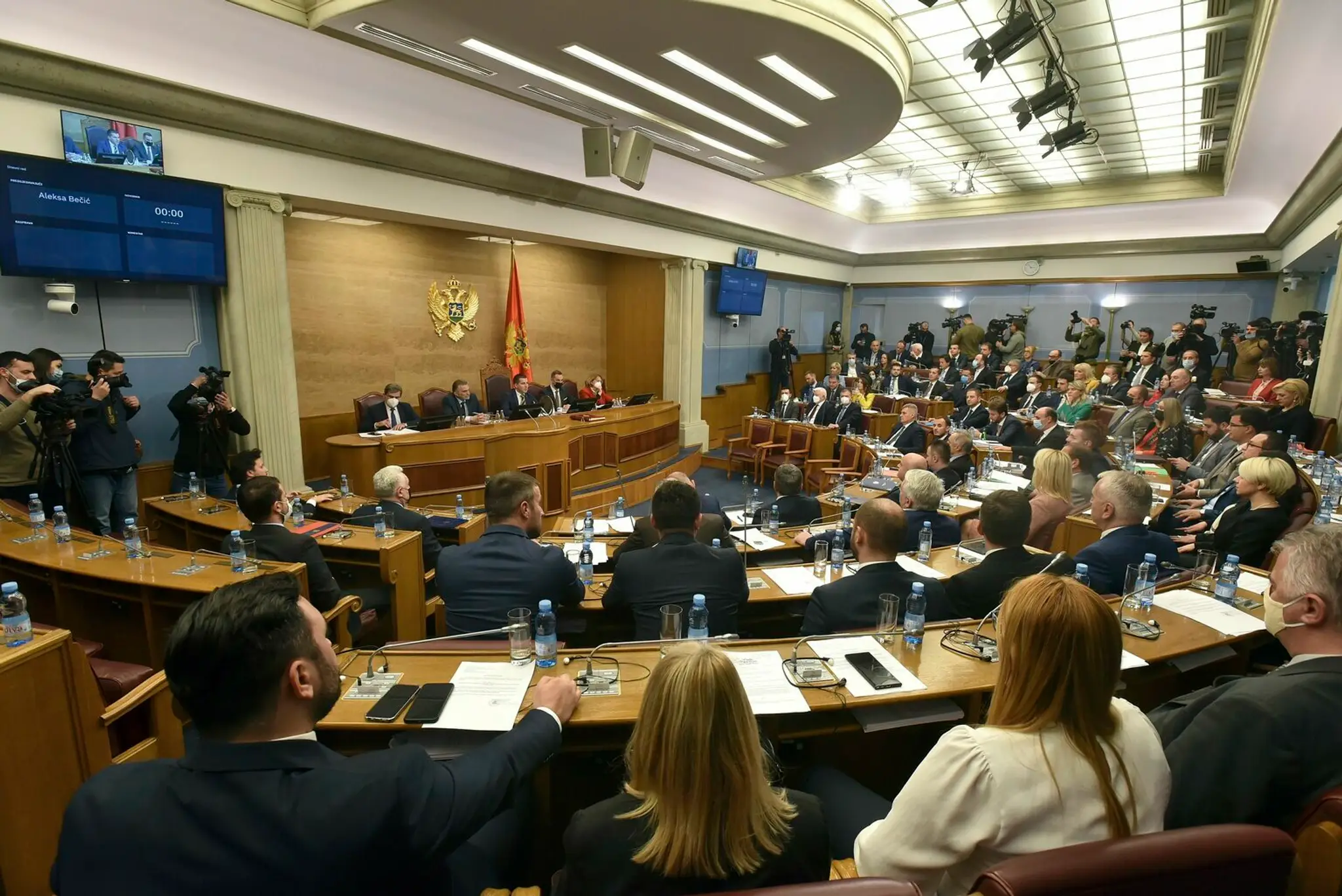 Čiernohorská vláda padla v piatok večer po tom, čo jej parlament v hlasovaní vyslovil nedôveru.