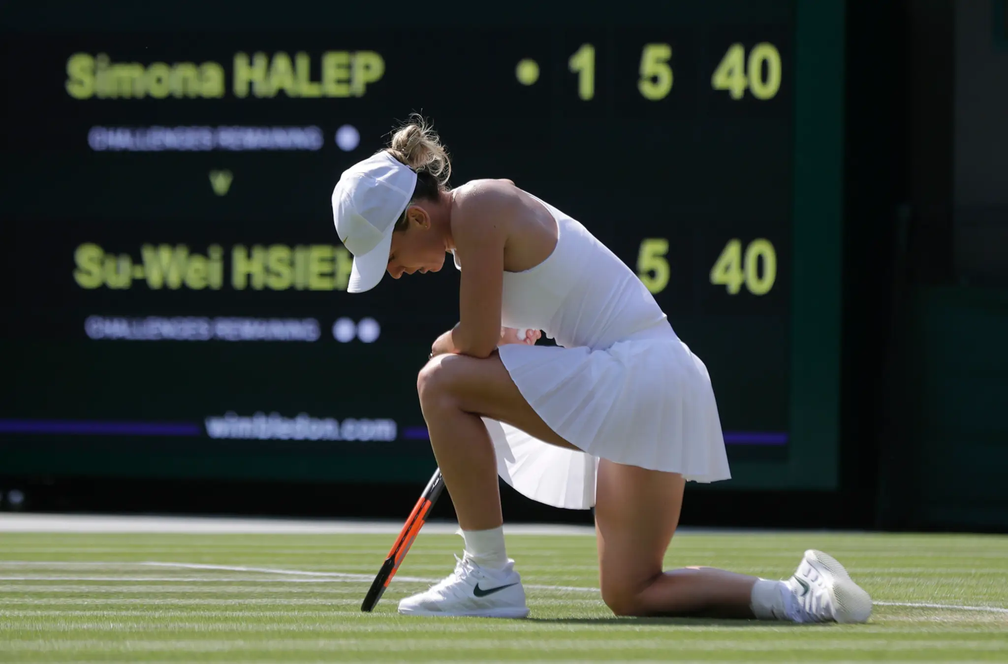 Rumunčanka Simona Halepová po prehre v 3. kole Wimbledonu 2018.