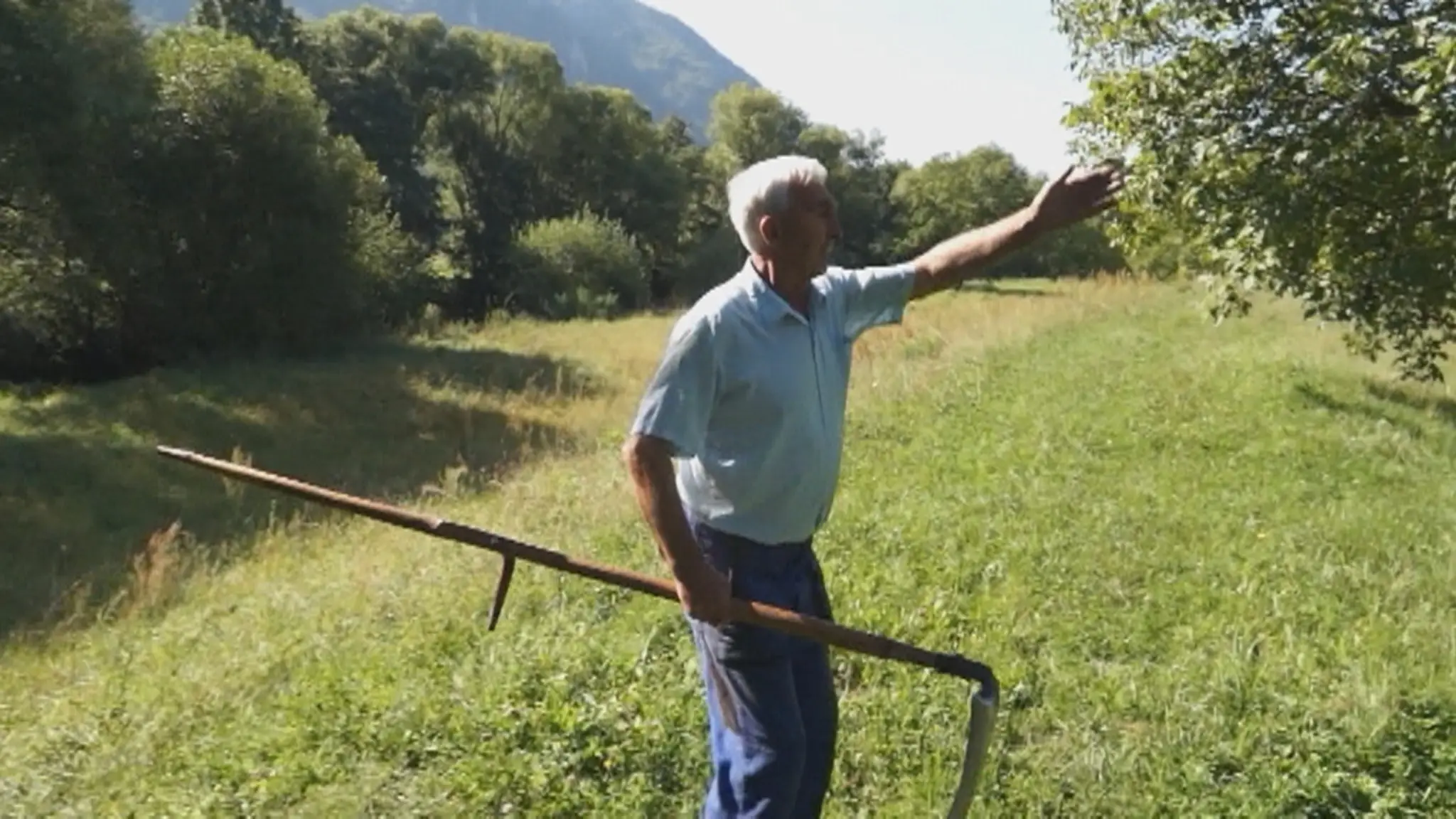 Muž s kosou.