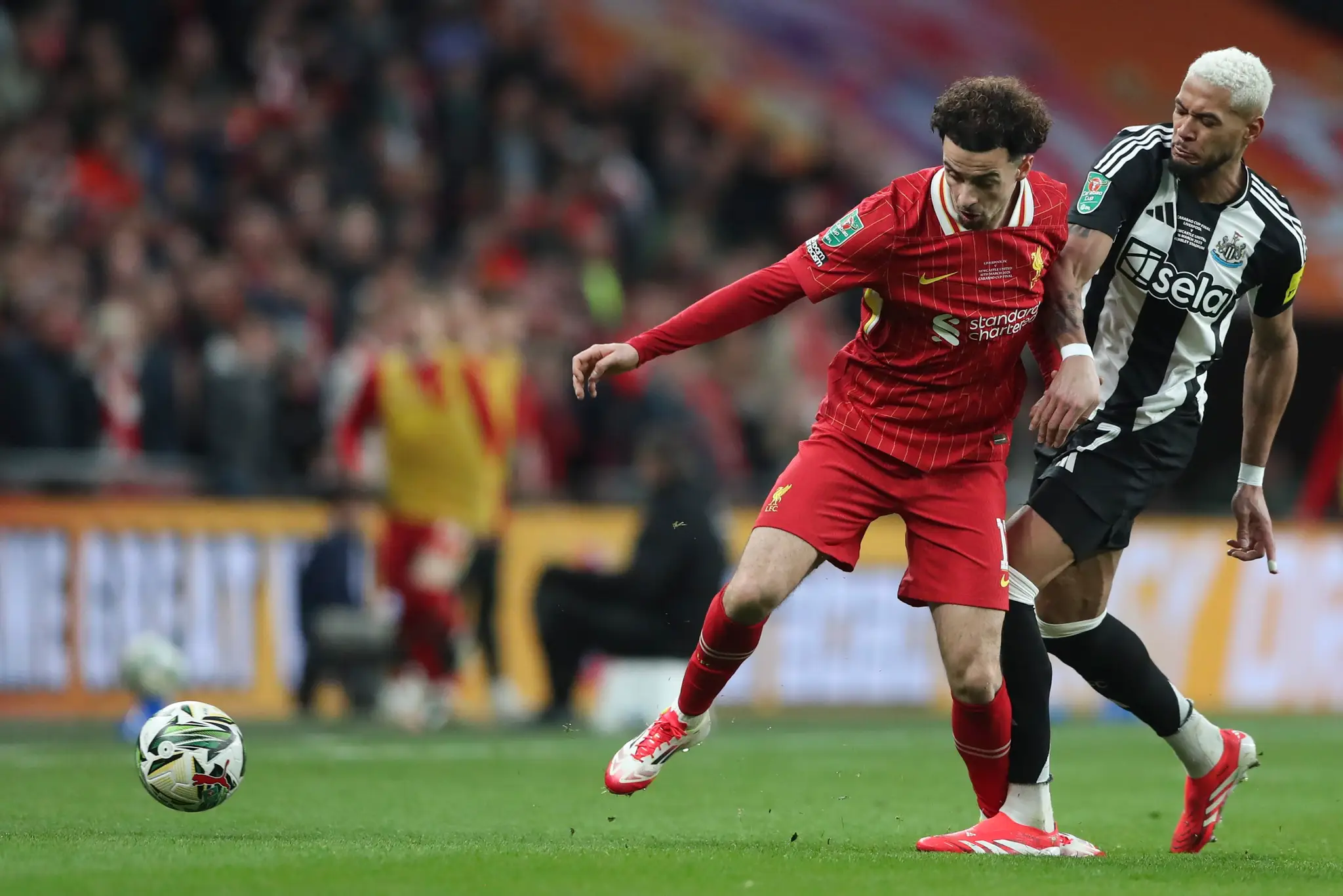 Liverpool sa vo finále Carabao Cupu stretol s Newcastlom.
