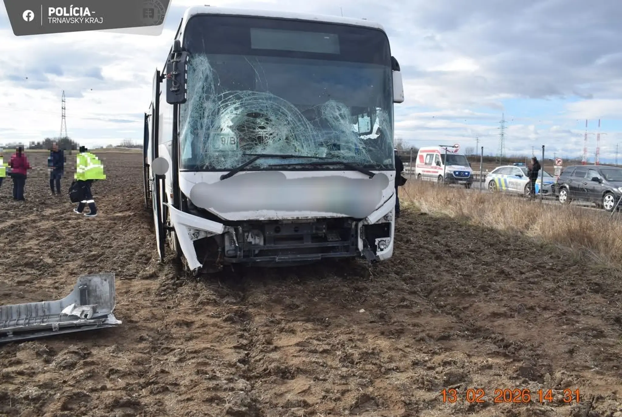 Nehoda autobusu na R1