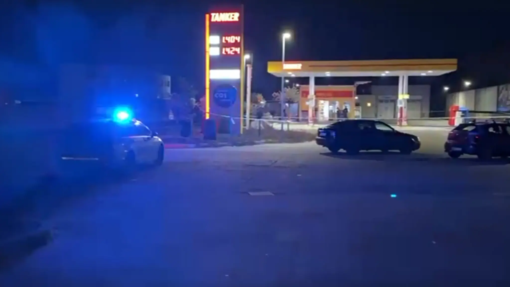 Polícia zasahuje na čerpacej stanici