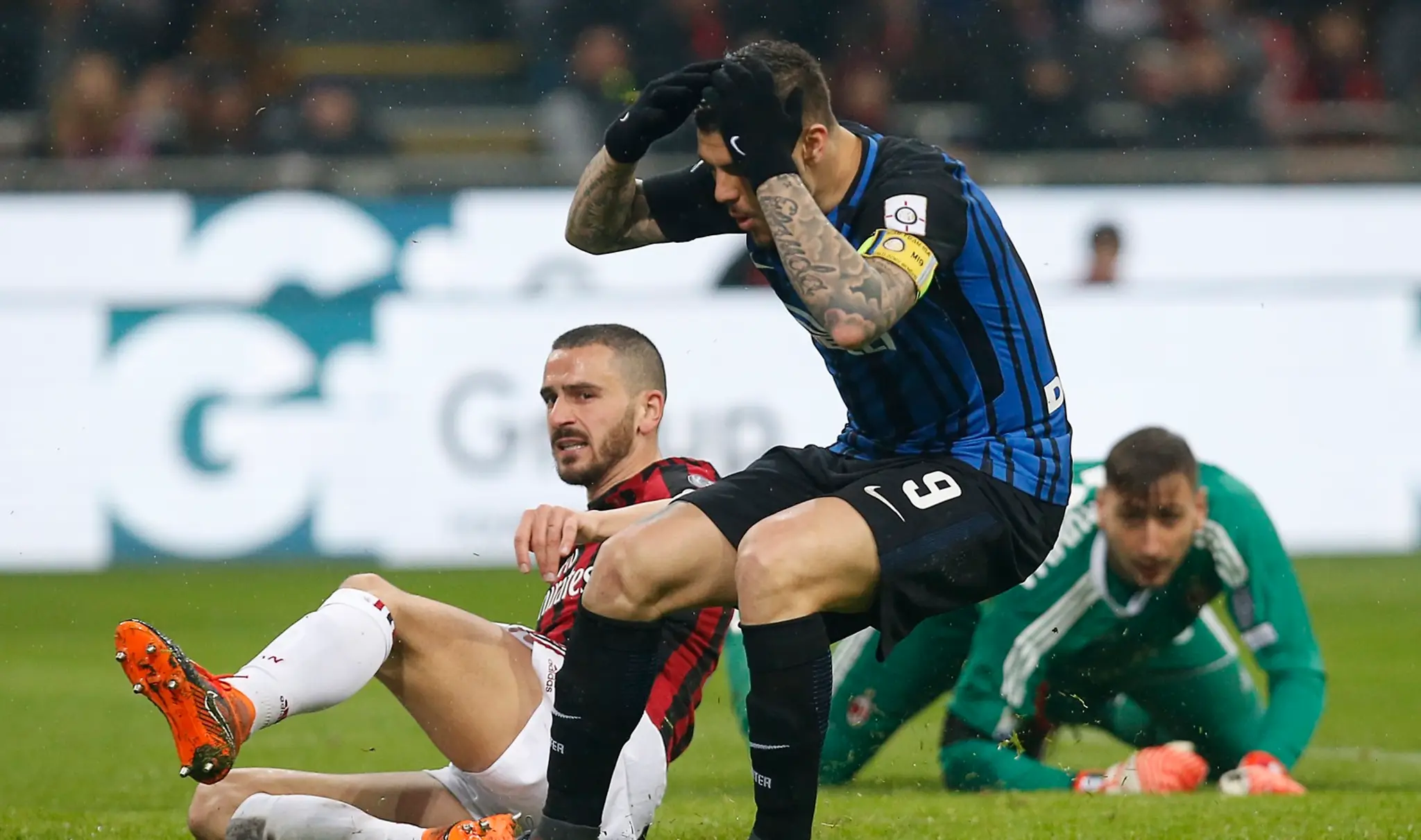 Mauro Icardi sa chytá za hlavu po nepremenenej šanci.