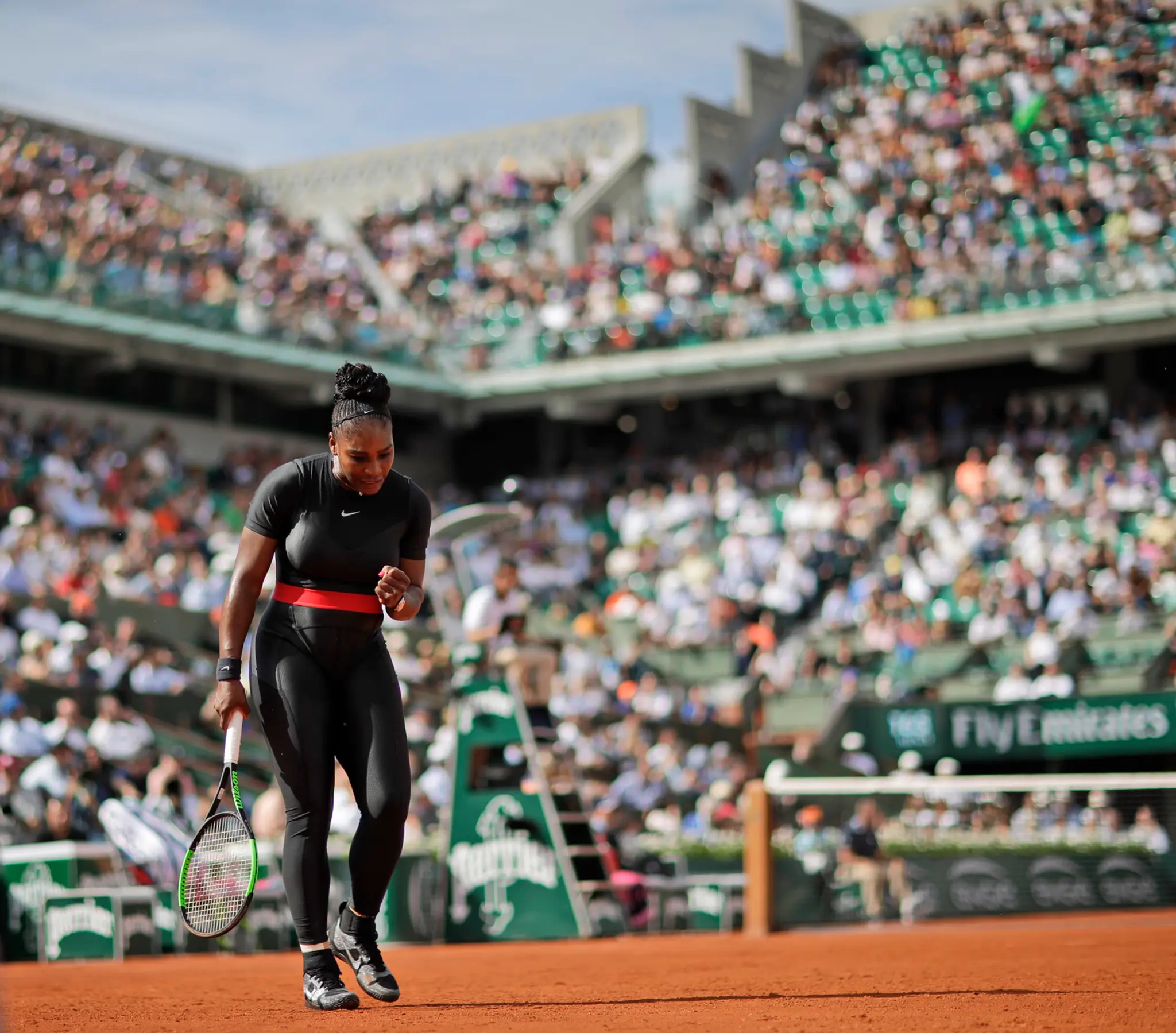 Americká tenistka Serena Williamsová v celočiernom oblečení 