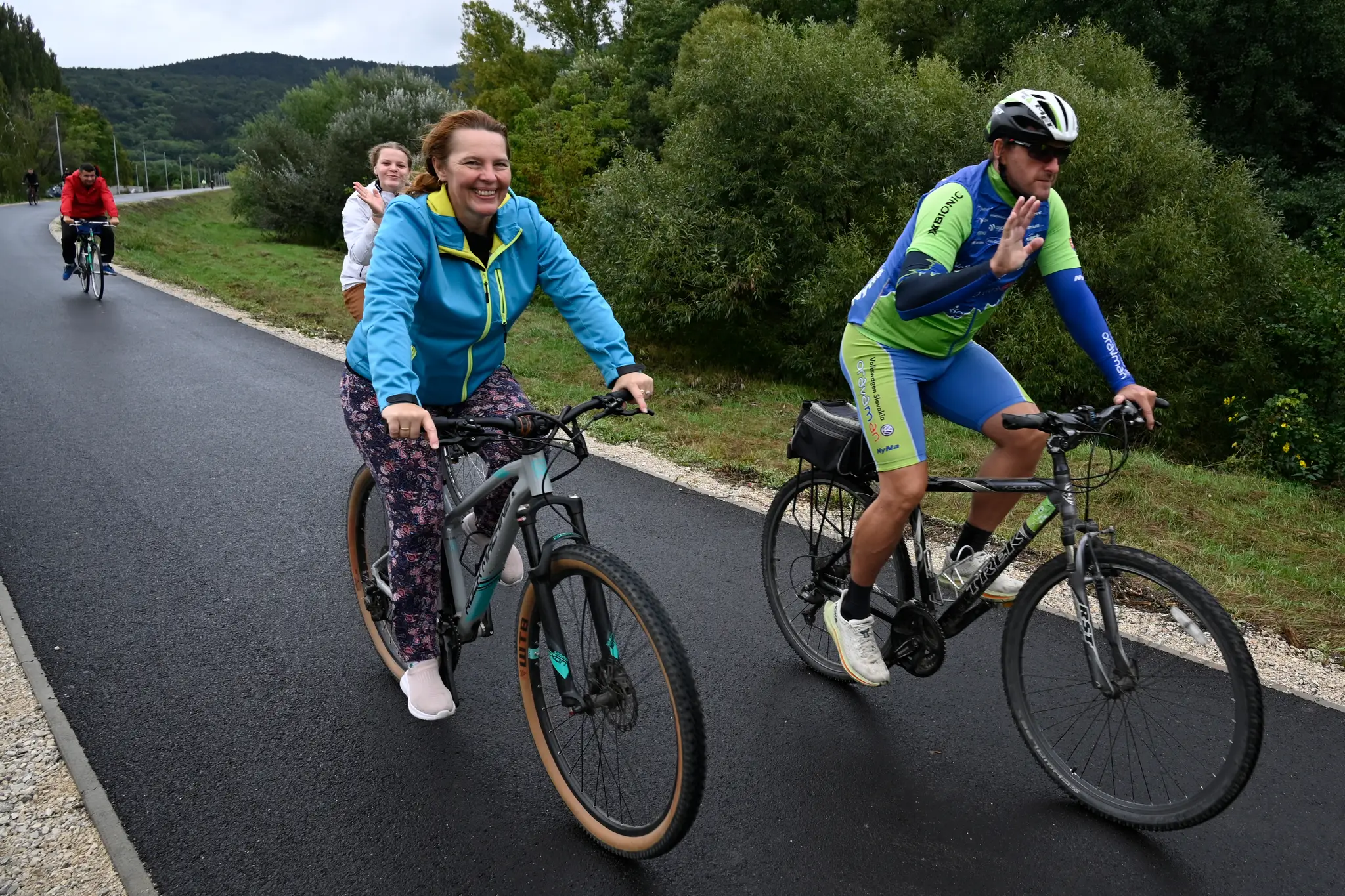 Na snímke cyklisti na cyklochodníku v Partizánskom.
