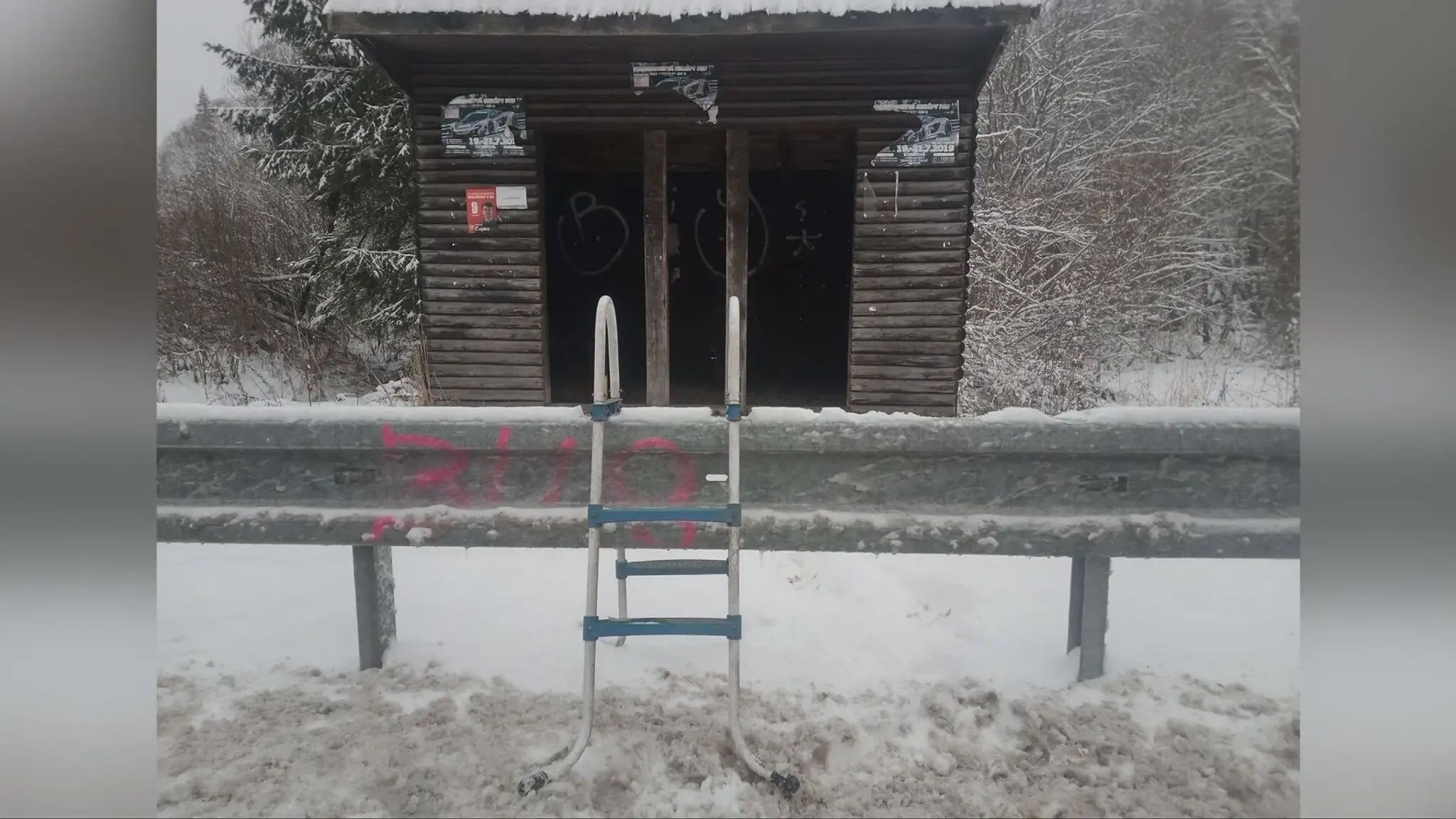Zastávka v obci Vernár