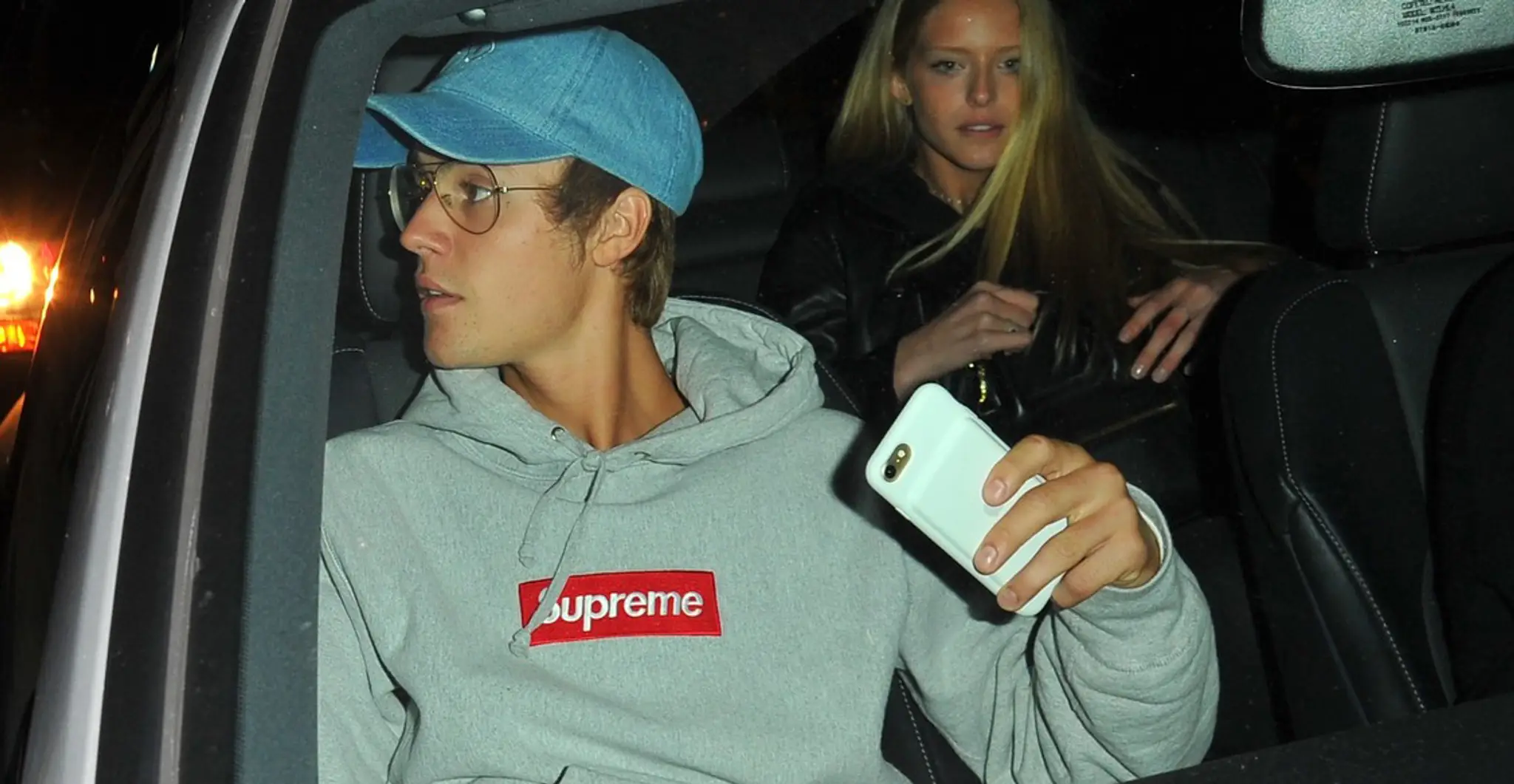 Bieber na rande s trojnásobnou matkou. Bradavky ukázala celému svetu