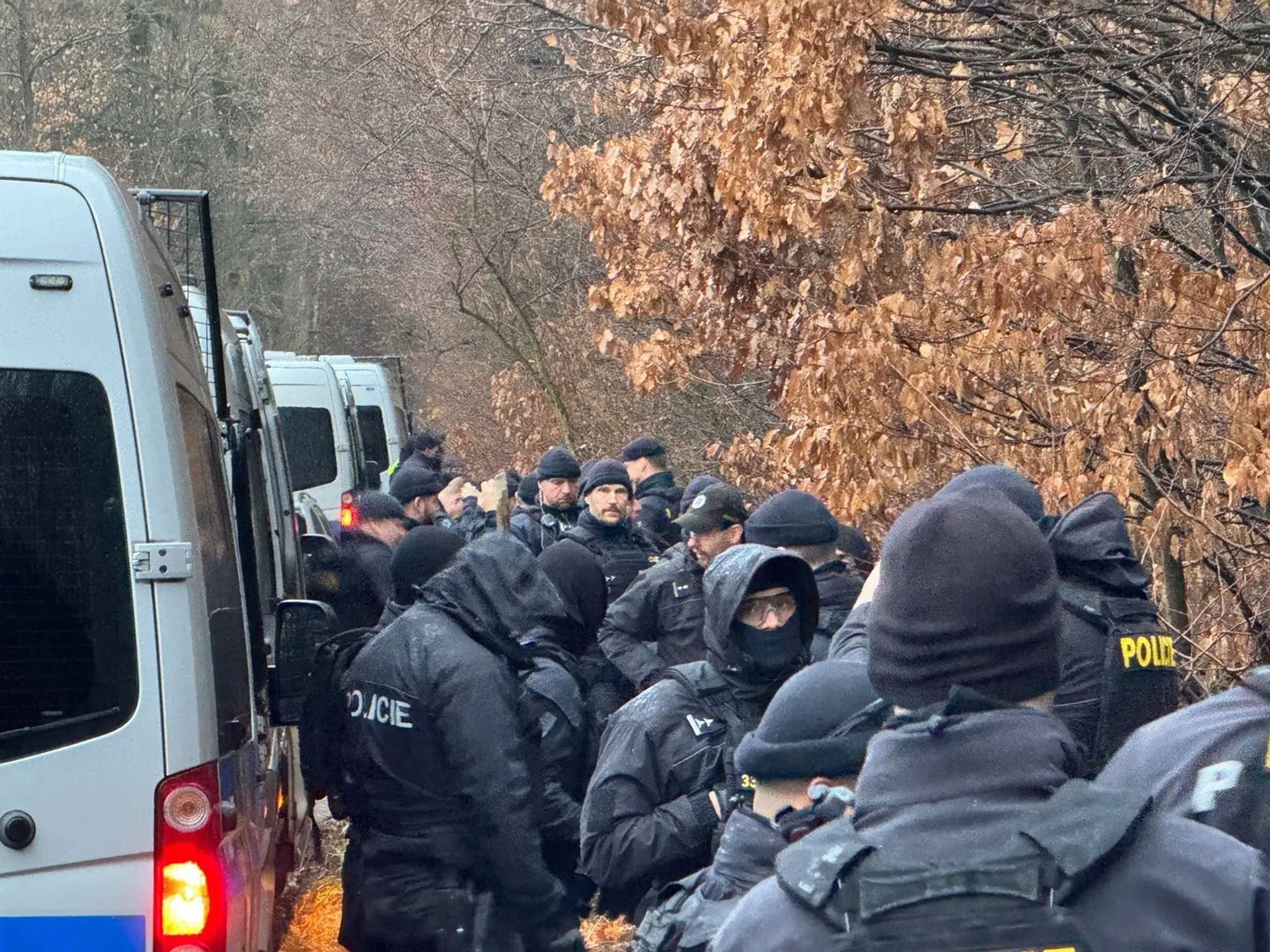 Pátranie po vrahovi, ktorý v Klánoviciach zabil muža a dieťa v kočíku.