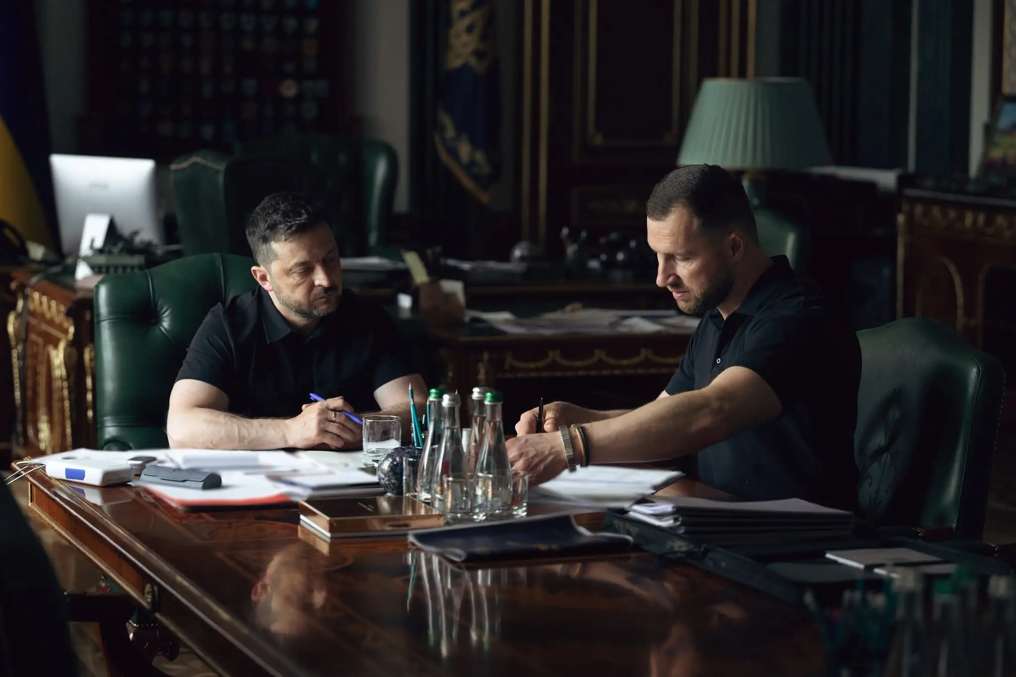 Ukrajinský prezident Volodymyr Zelenskyj a šéf SBU Jevhenij Chmara.