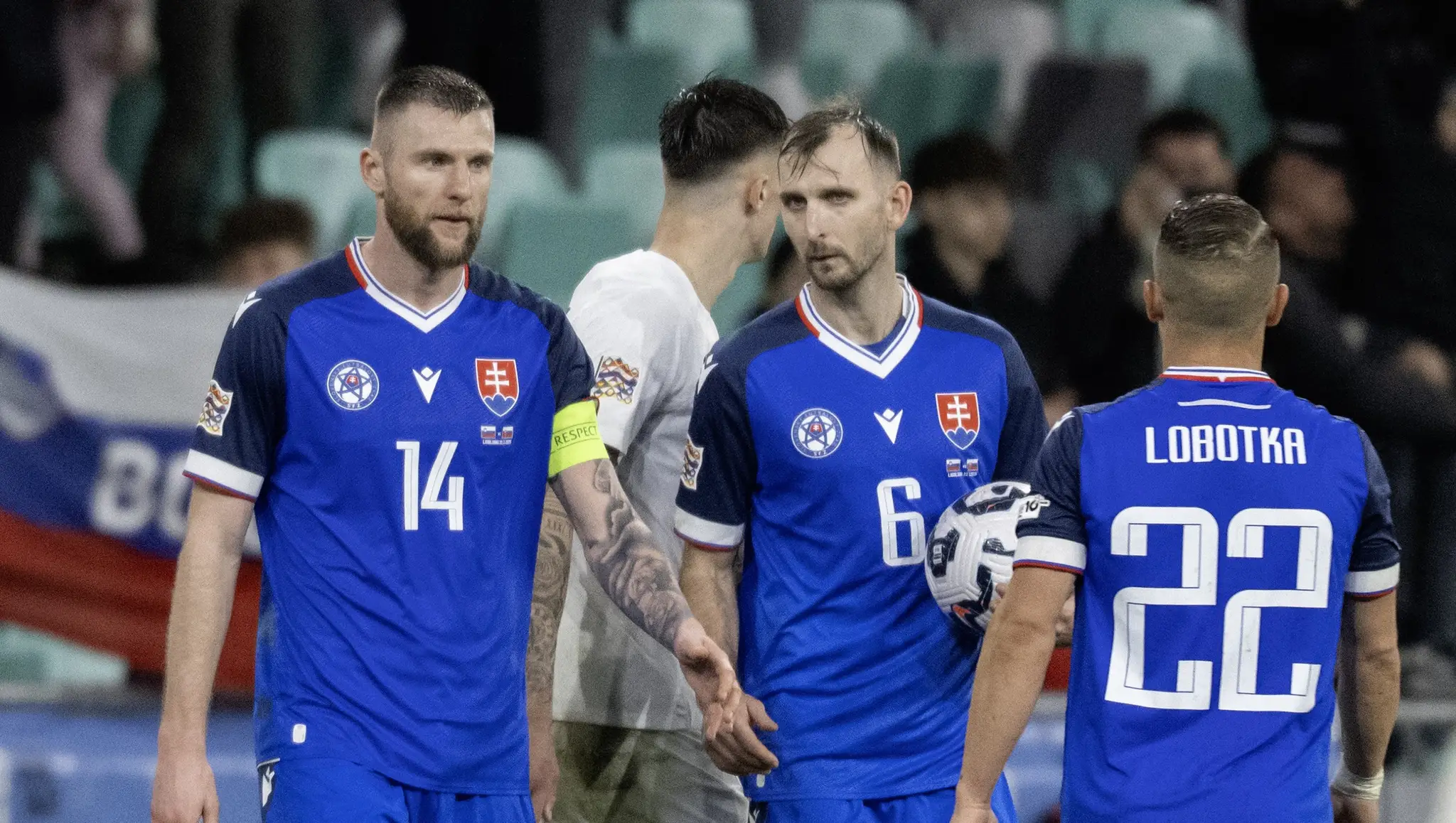 Milan Škriniar (14) a Norbert Gyömbér (6) nesklamali.
