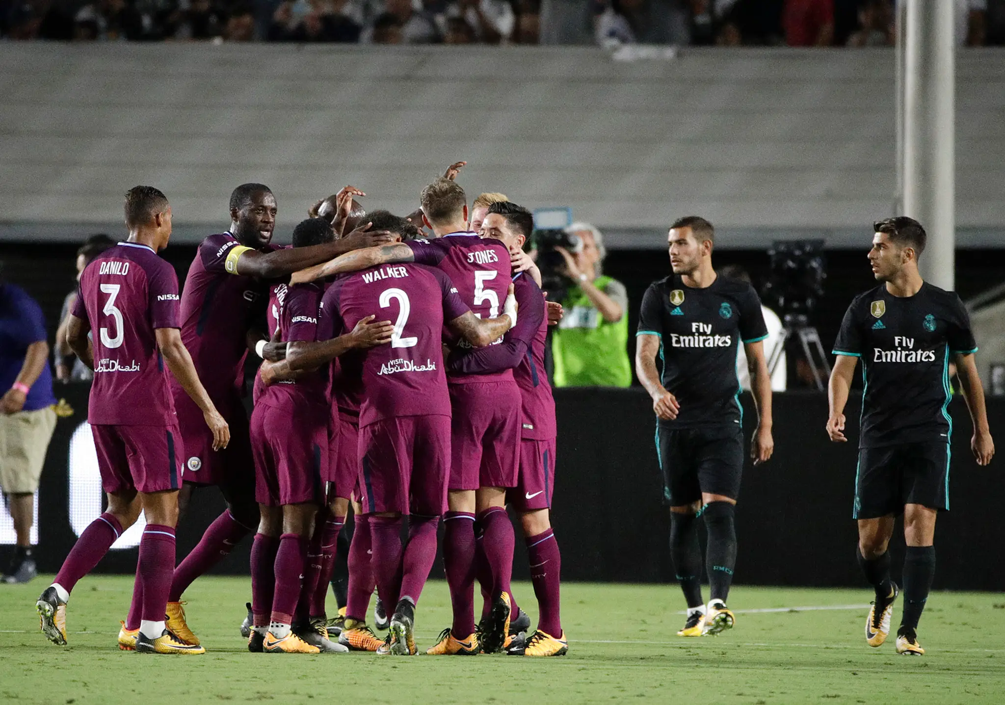 Hráči  Manchestru City sa radujú po góle do siete Realu Madrid.