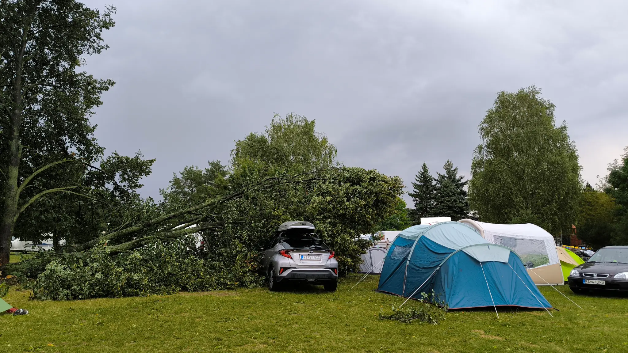 Búrka narobila škody v campingu pri Liptovskej Mare