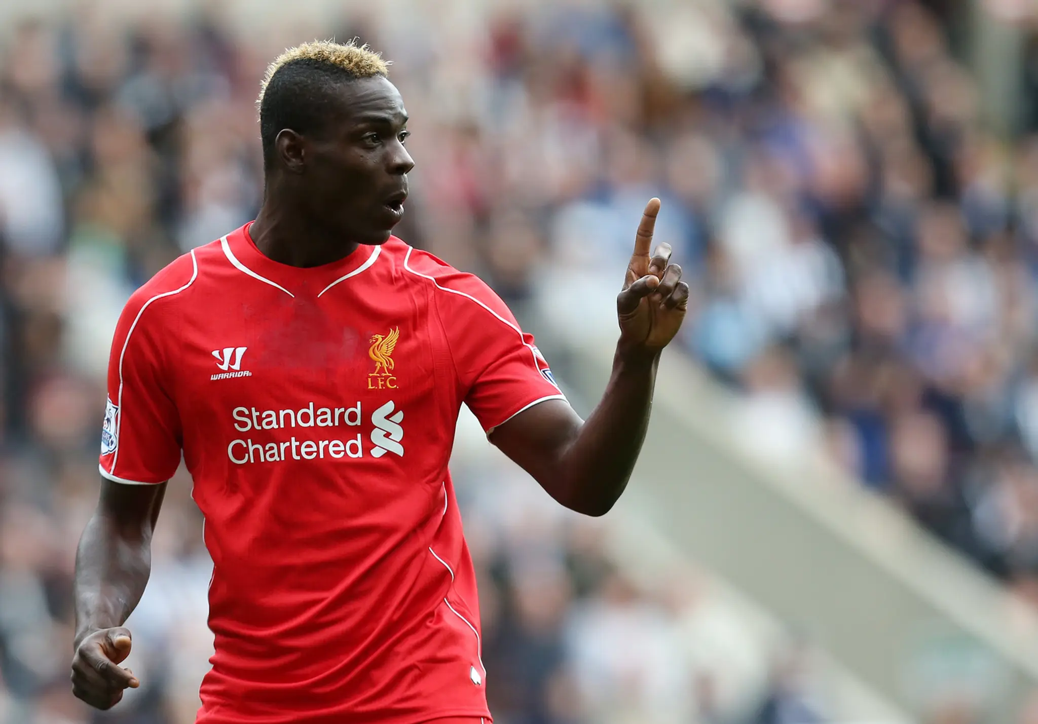 Mario Balotelli nesúhlasí s rozhodcom