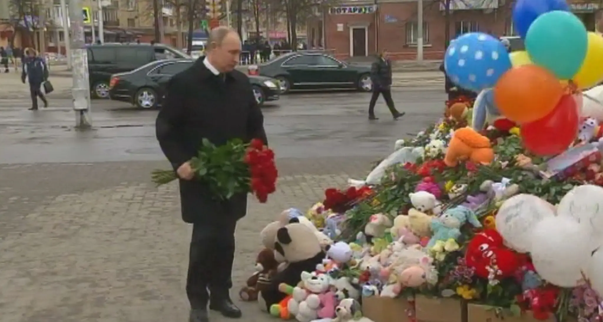 Putin si priešiel uctiť obete v Kemerove