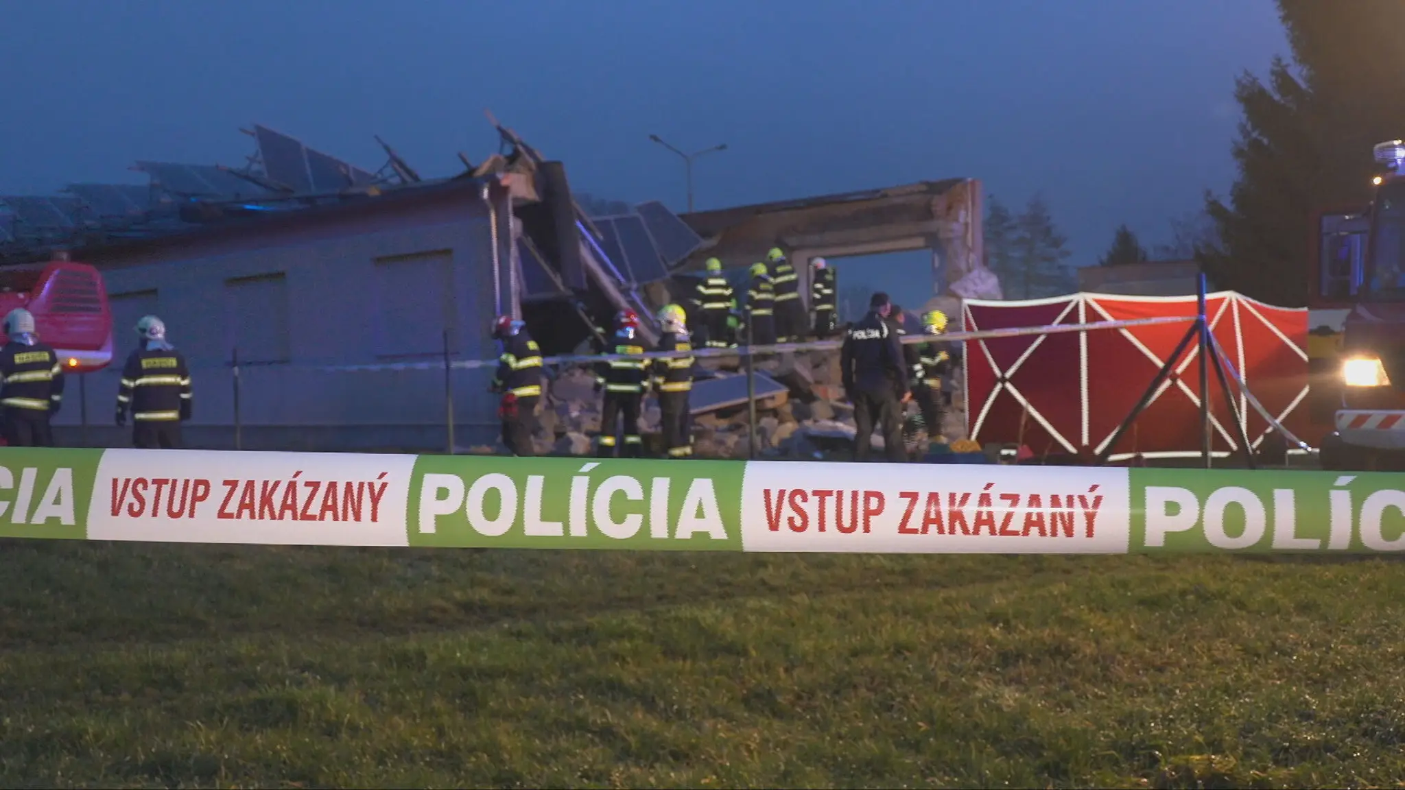 Pád strechy vo Veľkých Kapušanoch