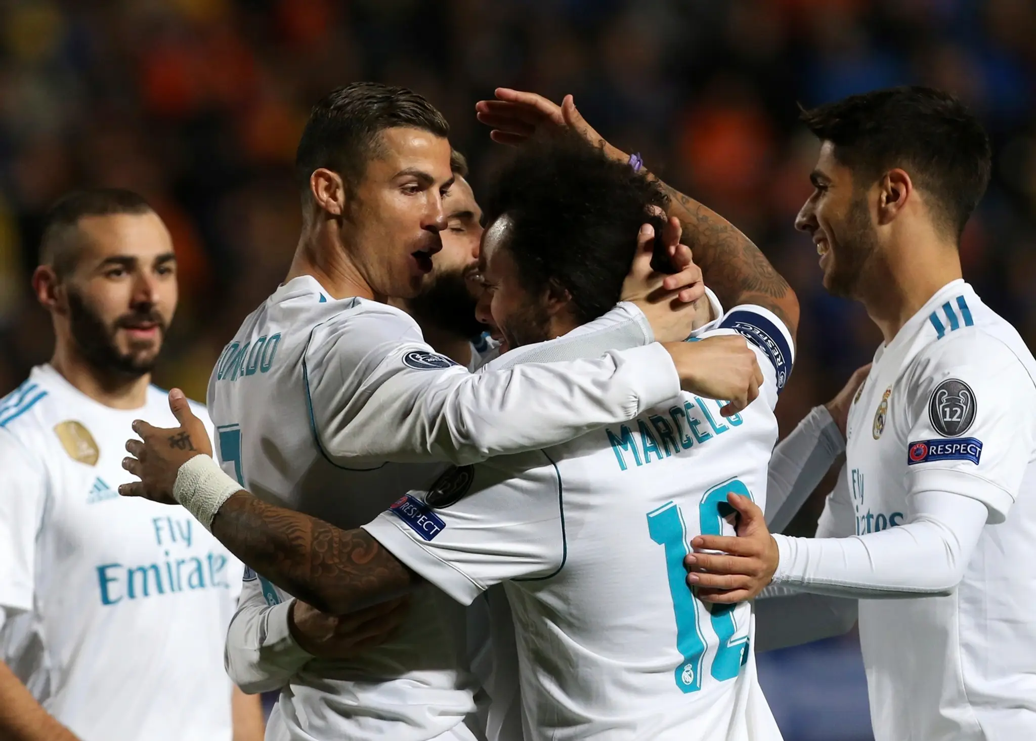 Cristiano Ronaldo (vľavo) sa so spoluhráčmi raduje z gólu.
