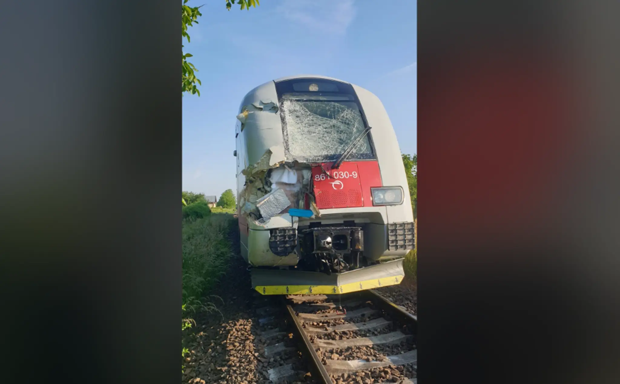 Nehoda vlaku a autobusu v Ivanke pri Nitre.