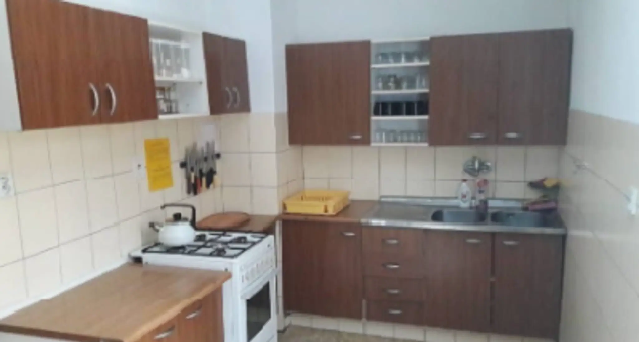 Kuchyňa na chate Smrečina a plynový sporák.