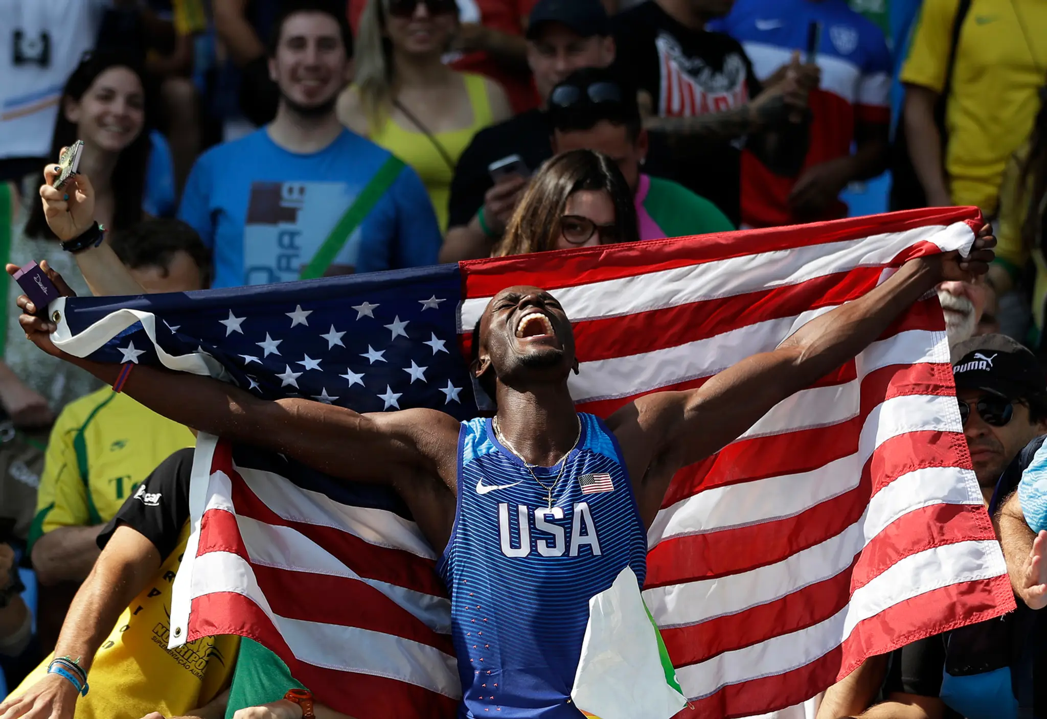 Americký trojskokan Will Claye sa úprimne raduje zo zlatej olympijskej medaily z Ria.