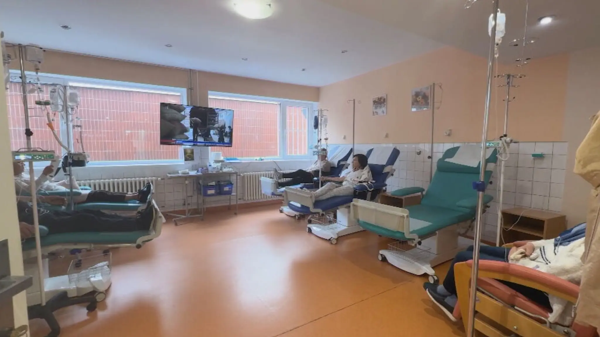 Na onkológii v Žiline podávajú chemoterapiu počítačom. 