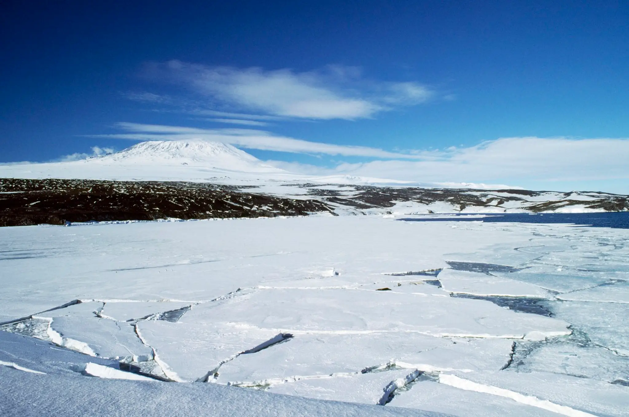 Sopka Mount Erebus na Antarktíde.