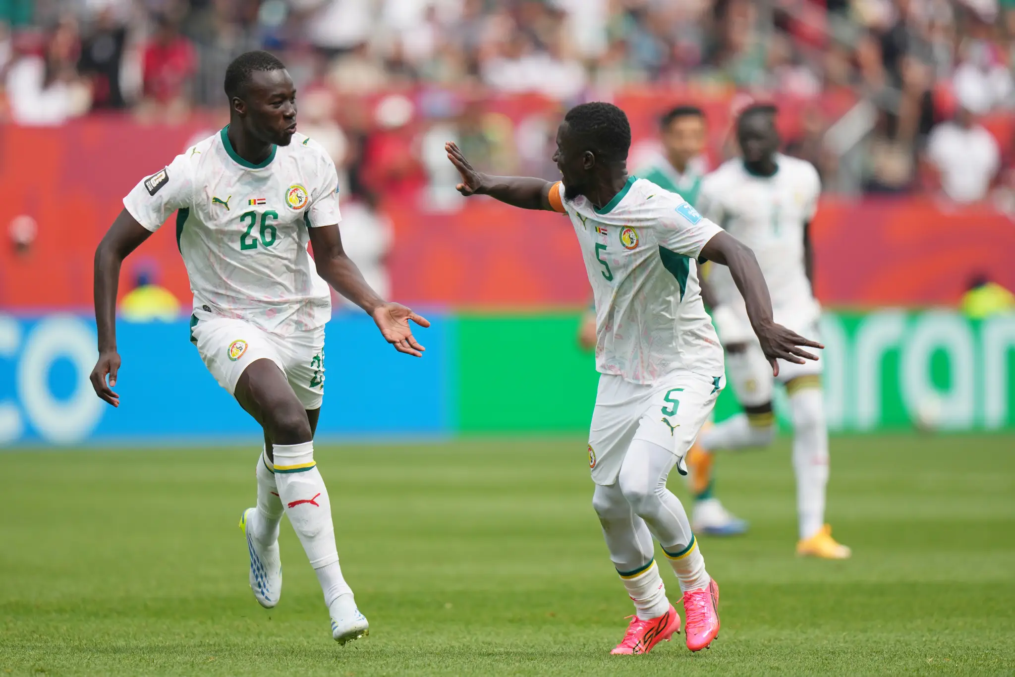 Futbalisti Senegalu oslavujú gól.