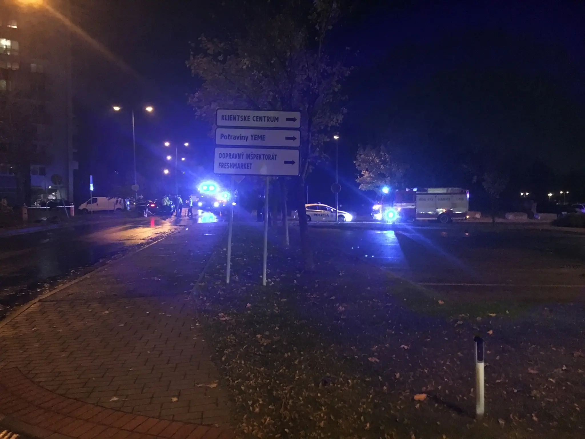 Požiar pri železničnej stanici Bratislava Nové Mesto.