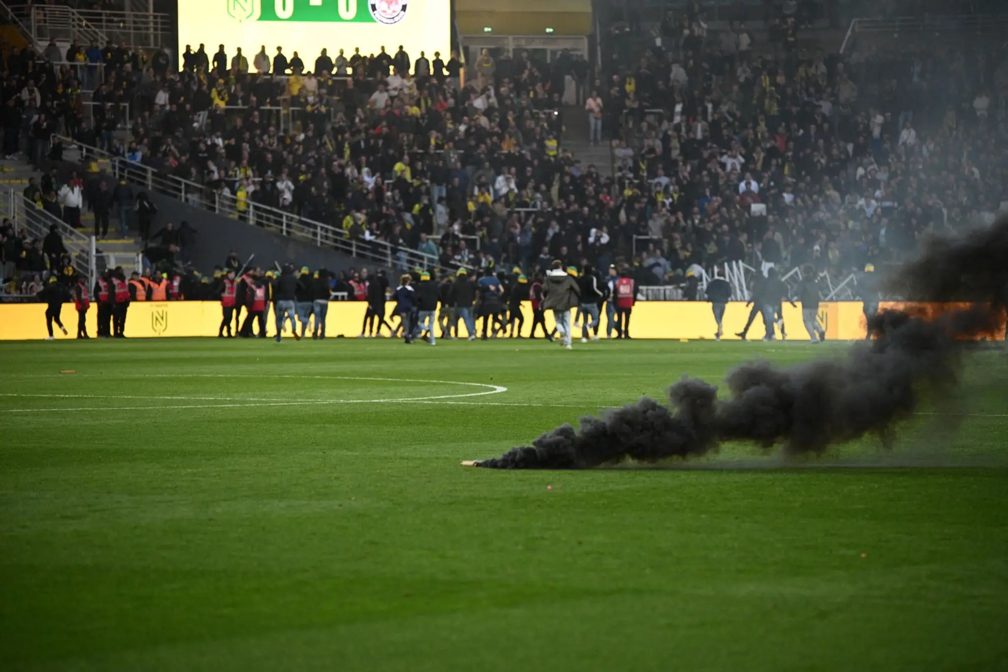 Nepkoje na zápase v Nantes.