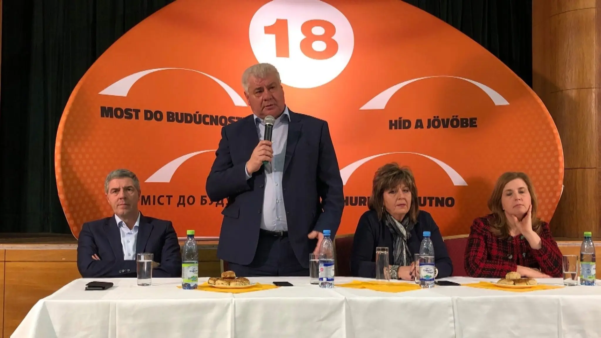 Alpská lyžiarka Tina Robniková reaguje v cieli obrovského slalomu v Kranjskej Gore.