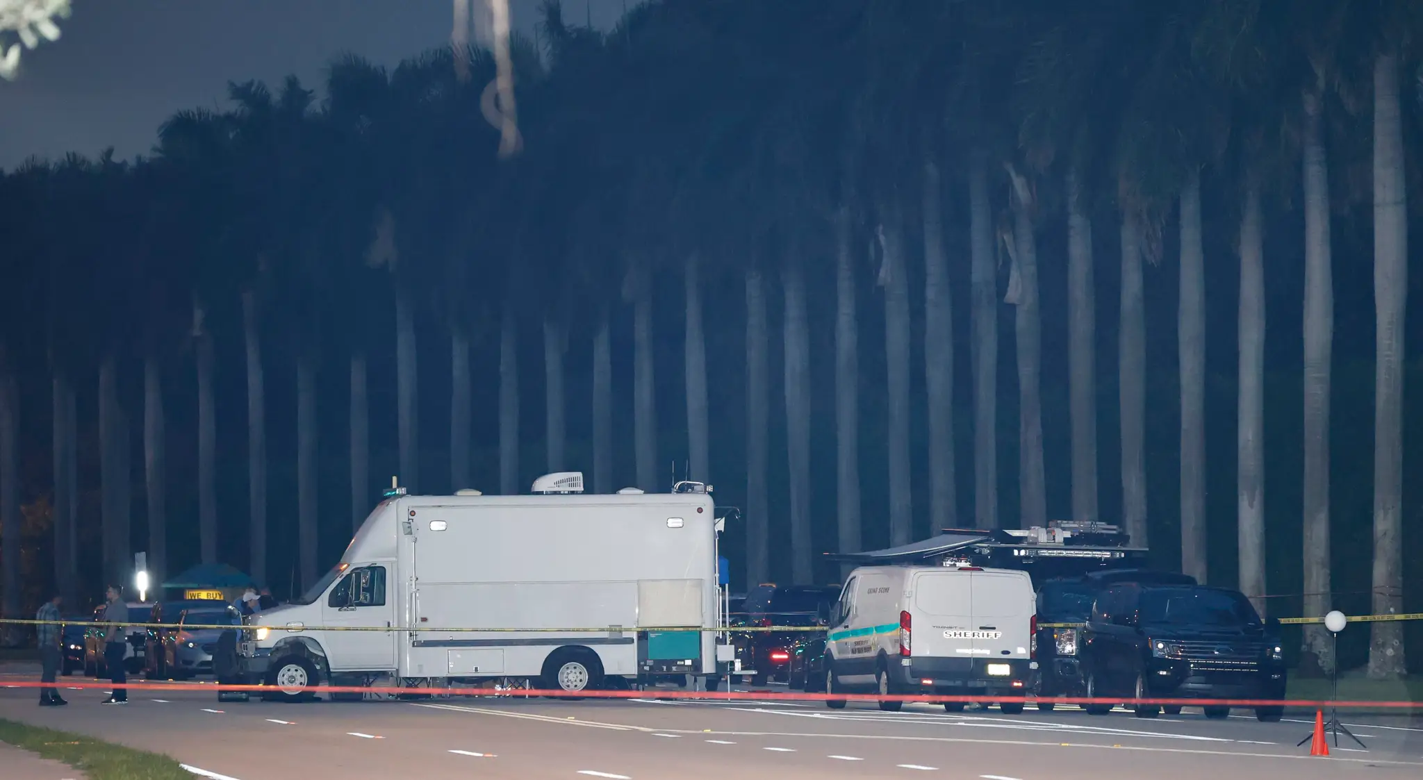 Polícia na mieste streľby. 